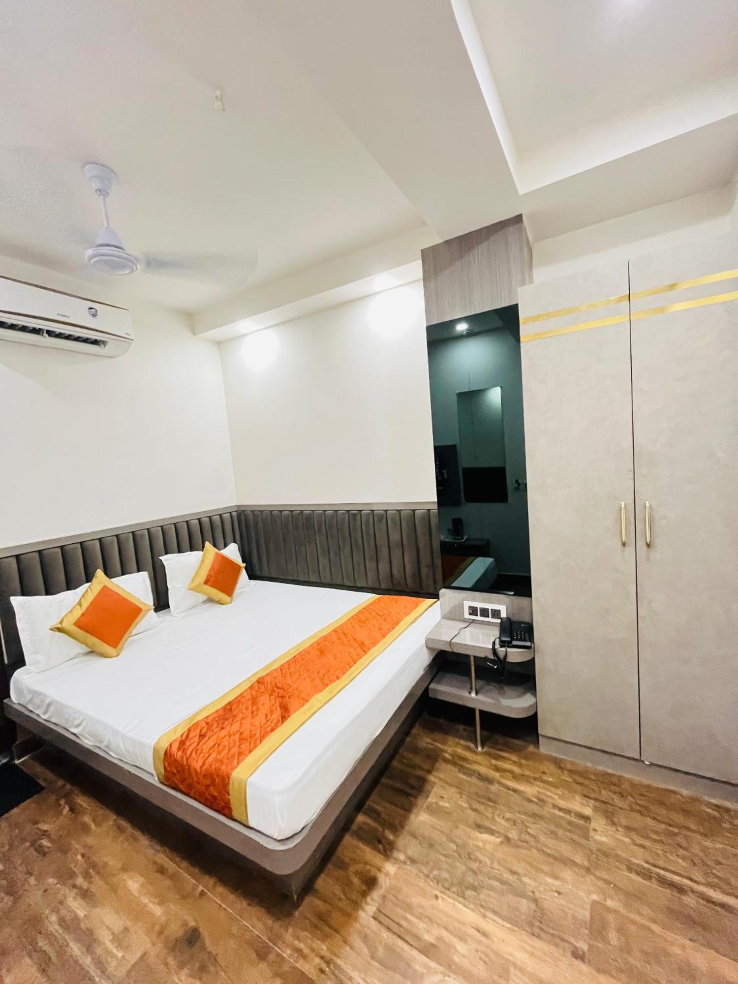 Red Stone - Near Railway Station - Paharganj Hotel 2*