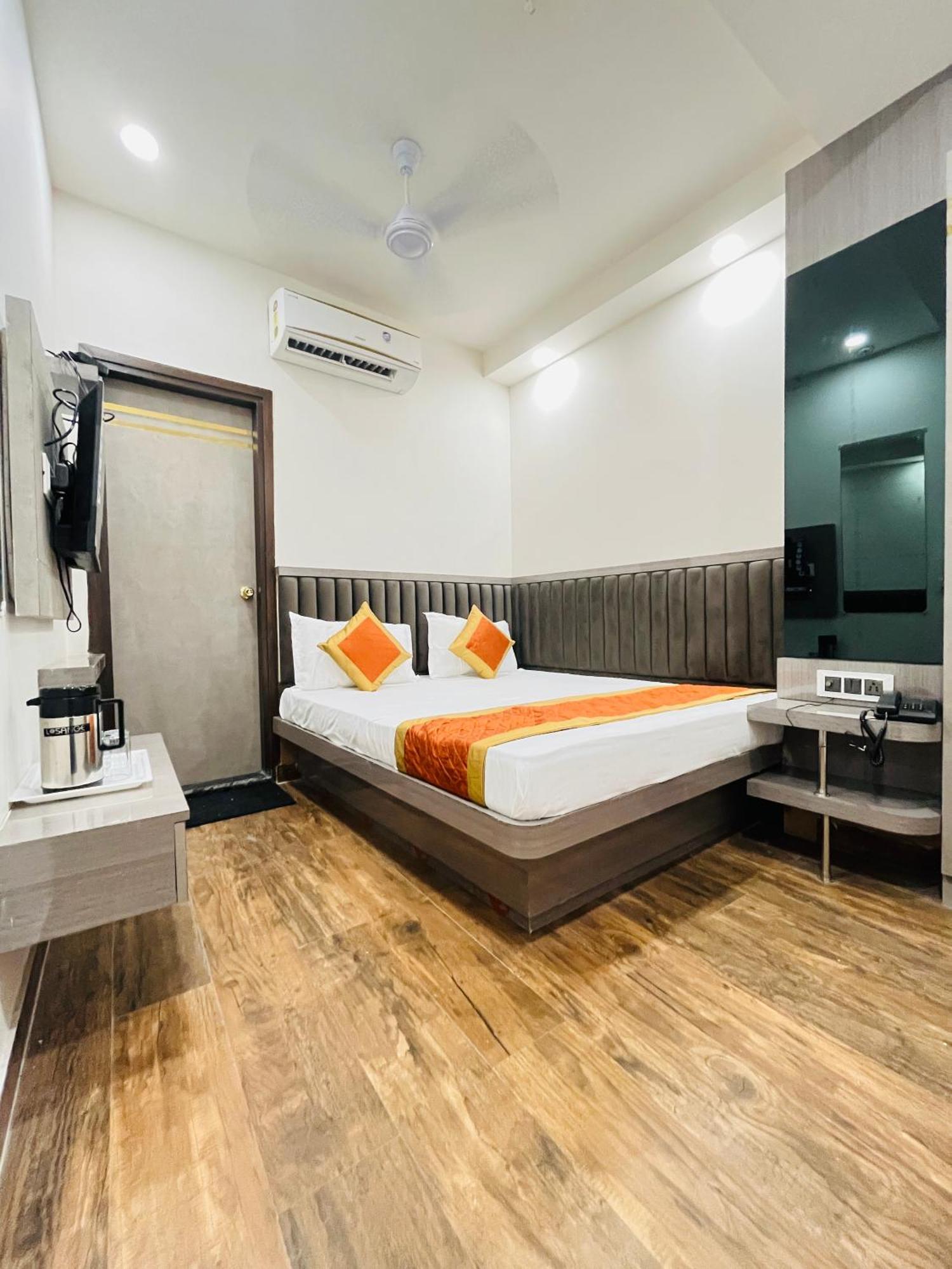 Red Stone - Near Railway Station - Paharganj Hotel 2*