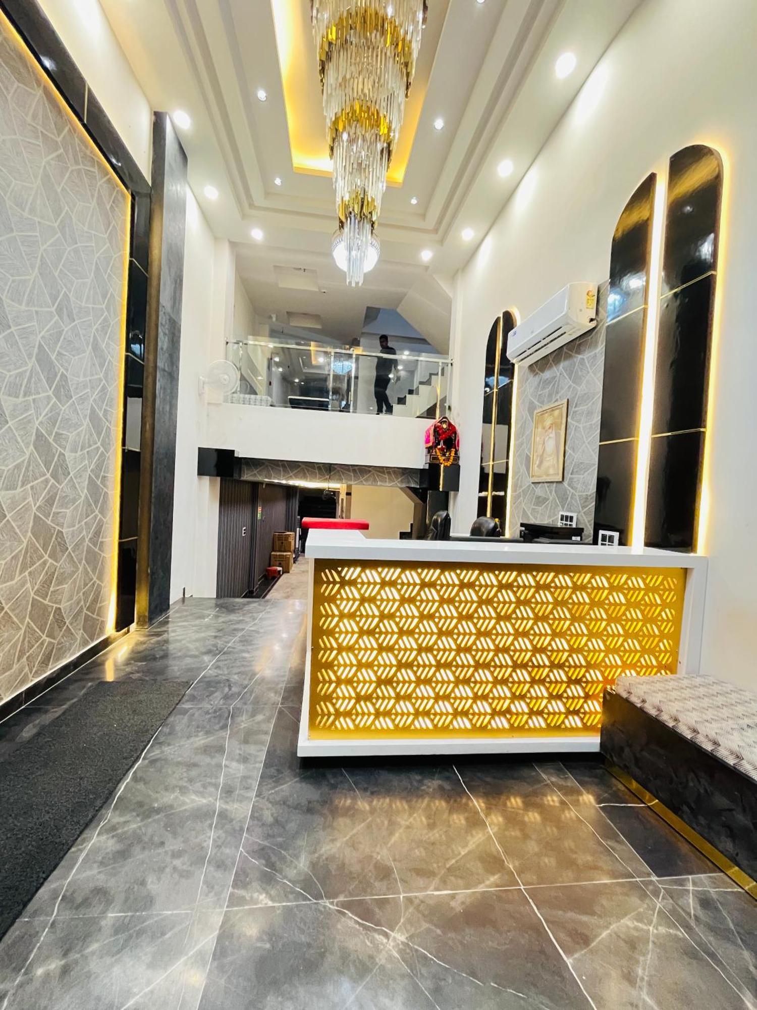 Hotel Red Stone - Near Railway Station - Paharganj New Delhi
