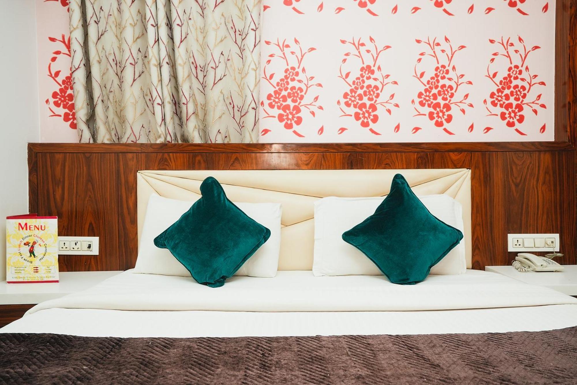 Hotel Kabir Palace Karol Bagh 3*