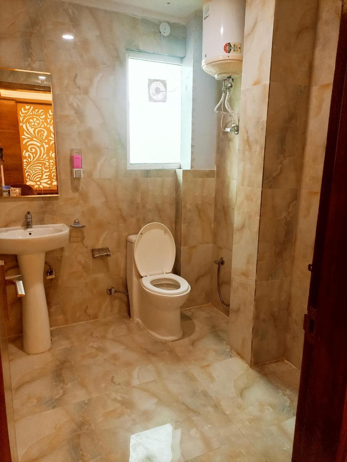 The Mohit - Railway Station - Paharganj Hotel New Delhi
