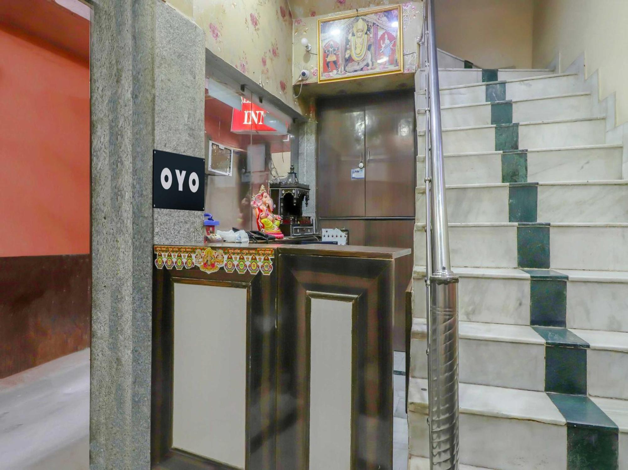 Hotel Oyo Flagship 81569 The Red Rose