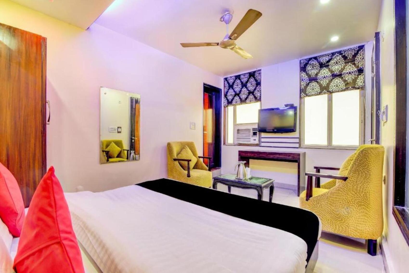 Hotel Staybook Aira Railway Station Paharganj 4*