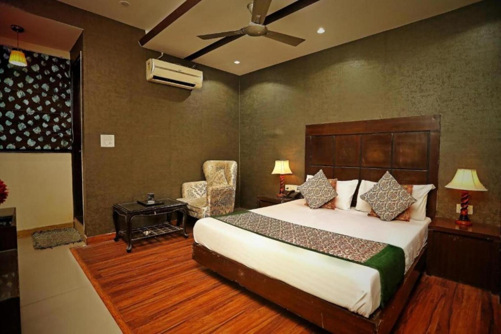 Staybook Aira Railway Station Paharganj Hotel 4*
