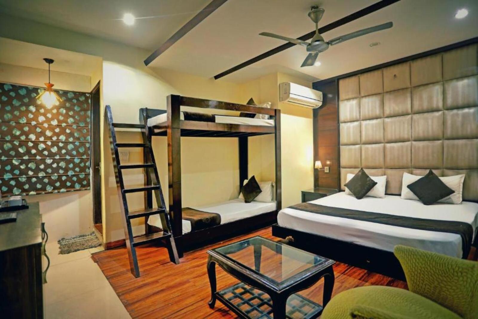 Hotel Staybook Aira Railway Station Paharganj Nova Deli