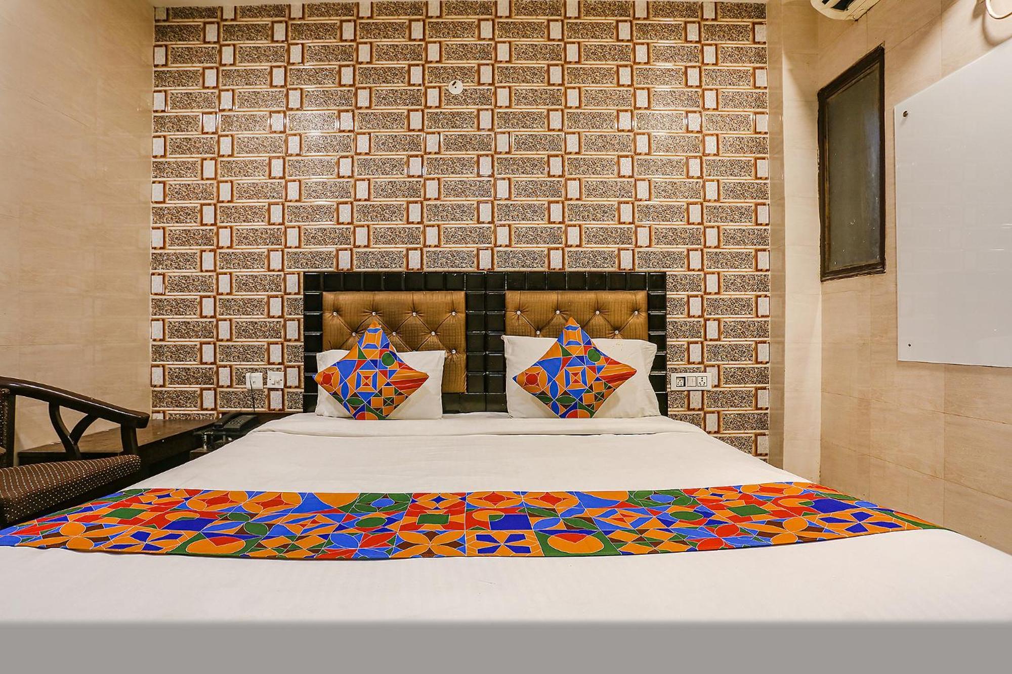 Hotel Fabhotel Rs Gera - Nr Nehru Place Market