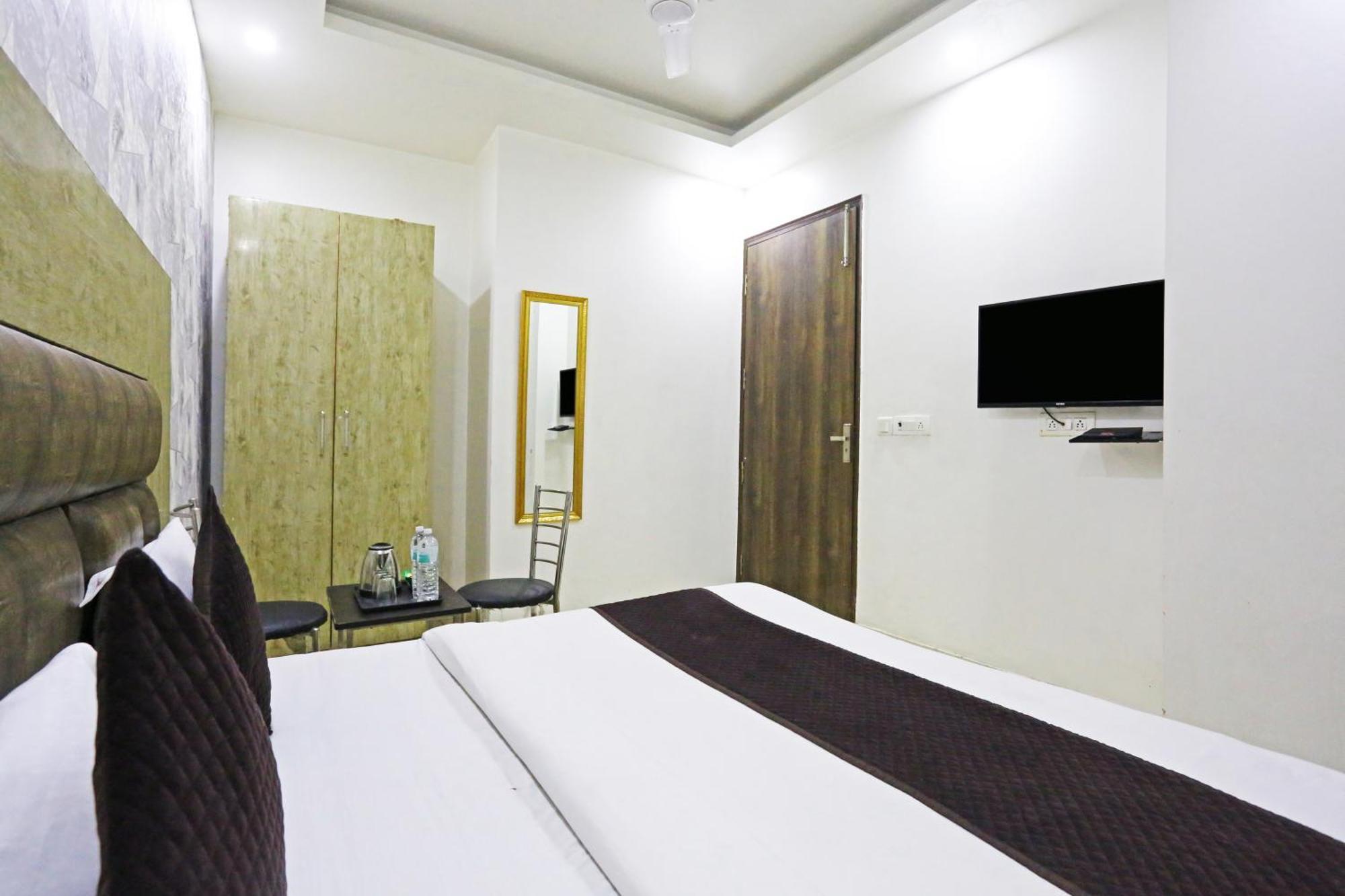 Broadway, Near Delhi Airport, 3*