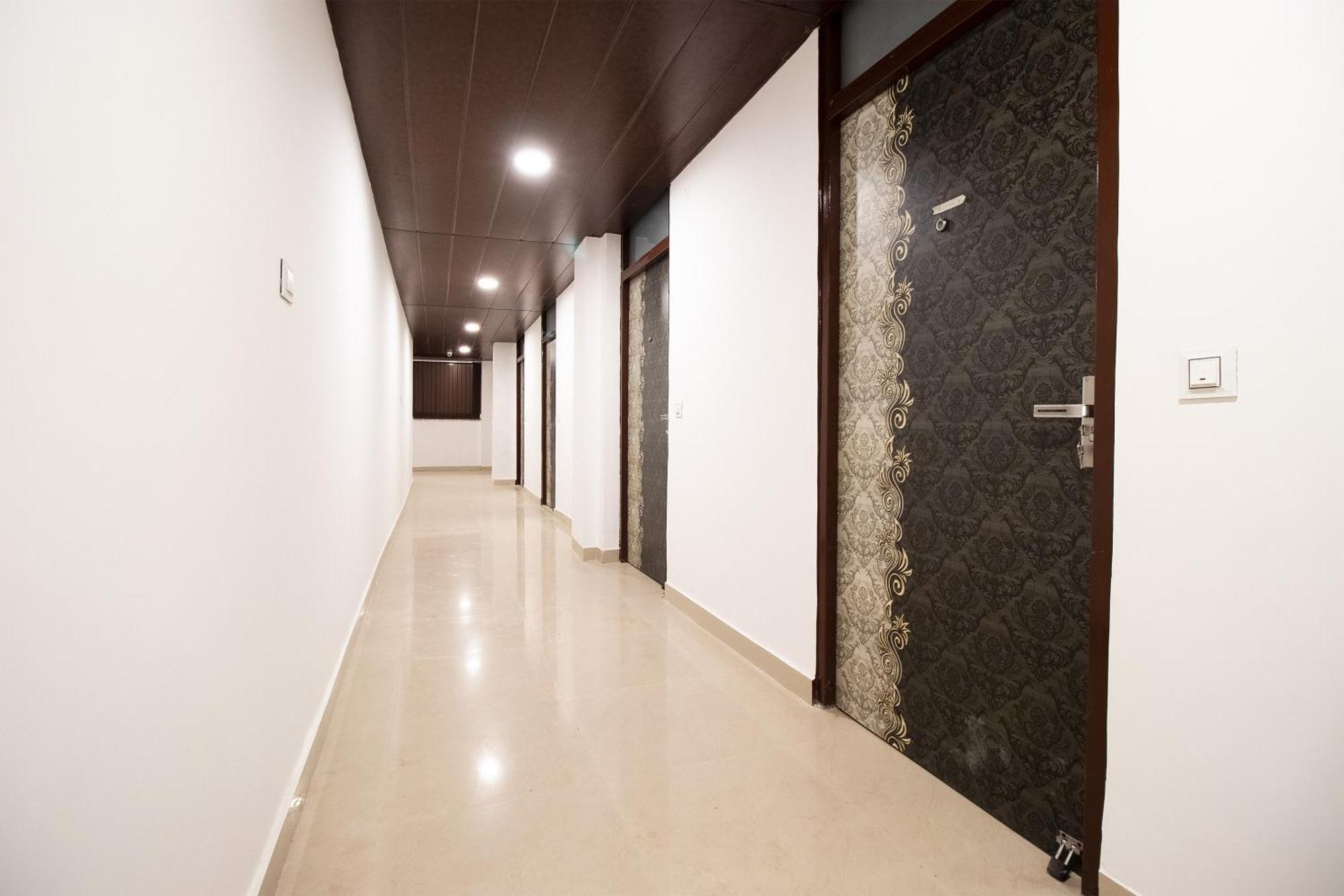Hotel Oyo Flagship 44094 Grand Near Dashrath Puri Metro Station New Delhi