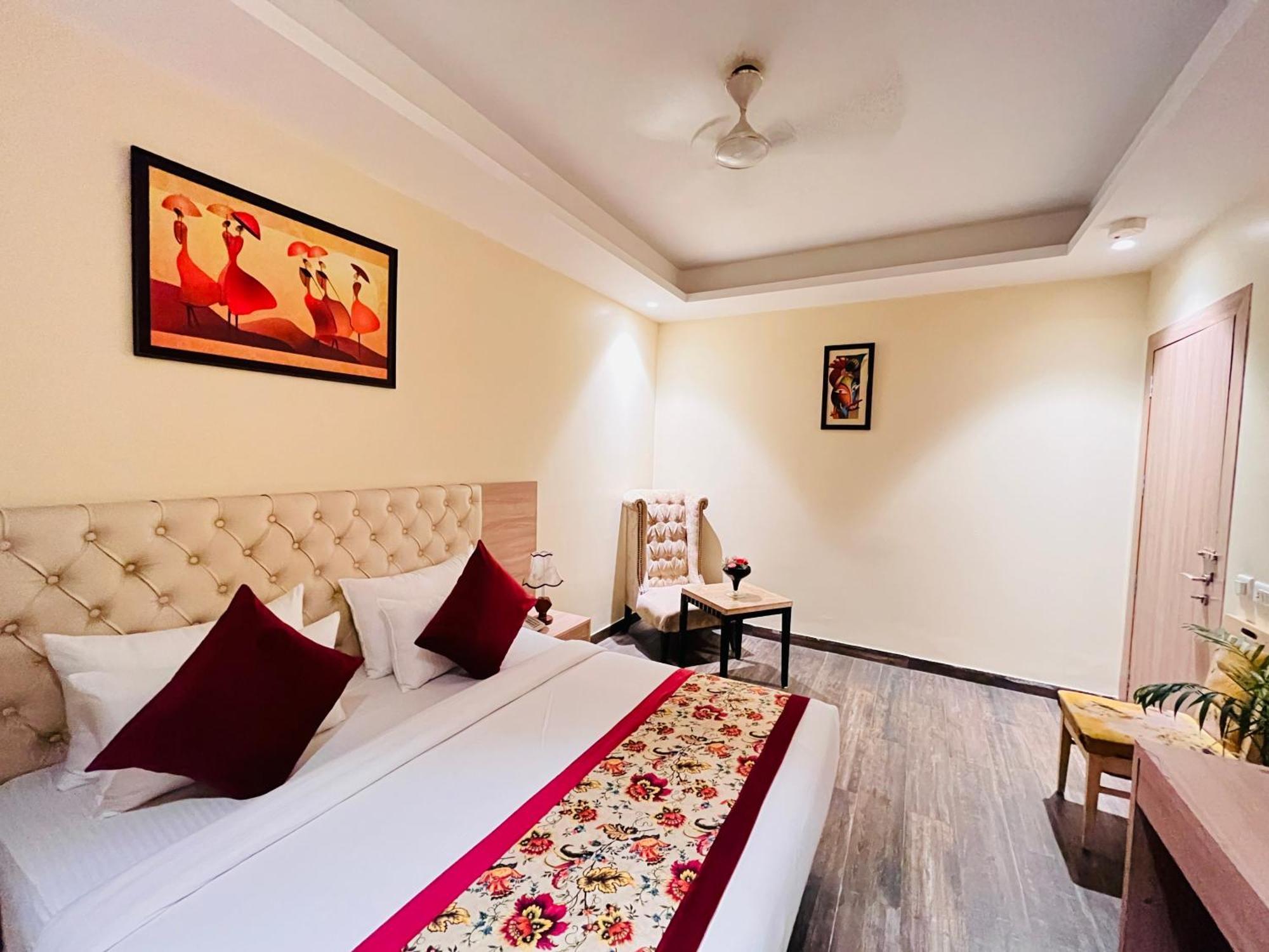 Hotel Banz Near Delhi Airport