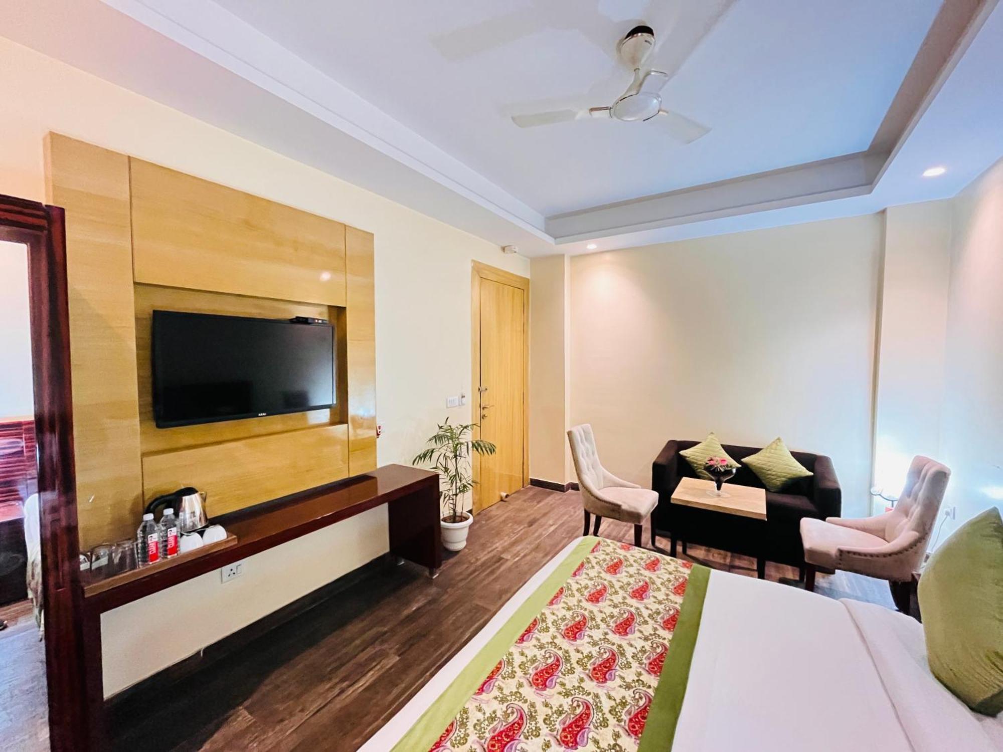 Hotel Banz Near Delhi Airport