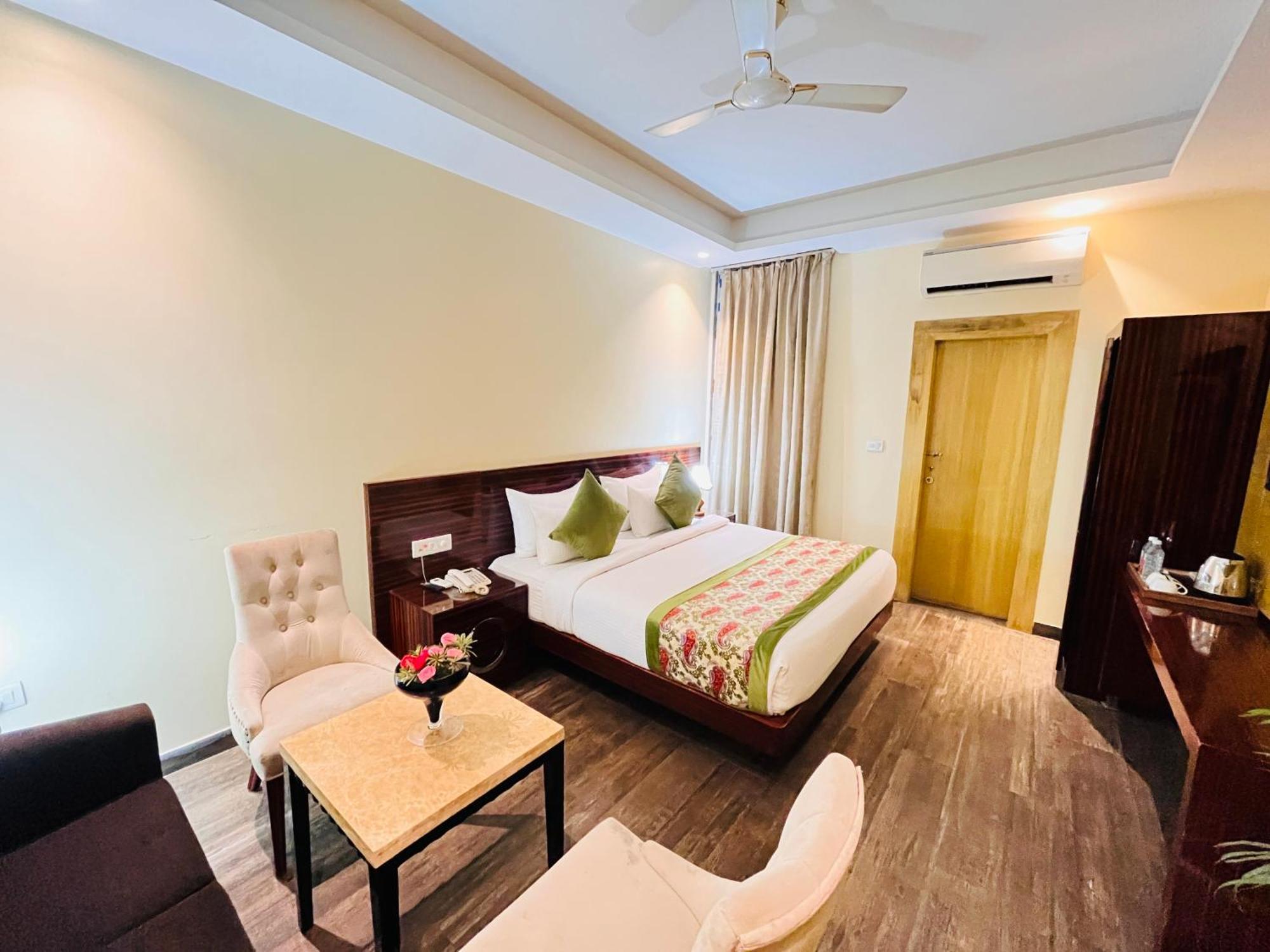 Banz Near Delhi Airport 4*
