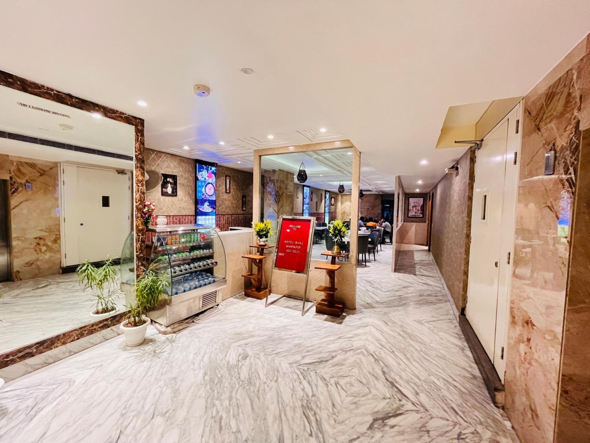 Banz Near Delhi Airport Hotel 4*