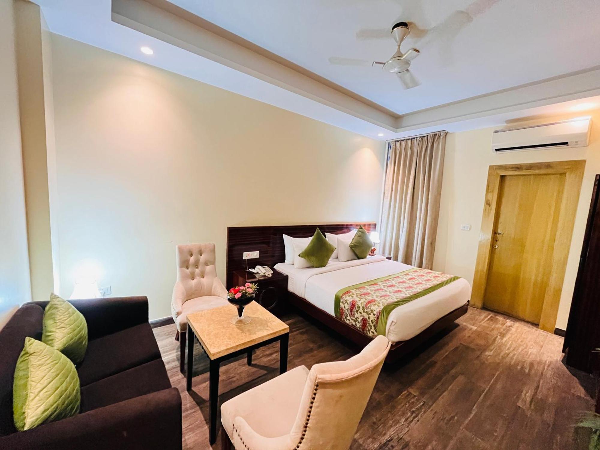 Banz Near Delhi Airport Hotel
