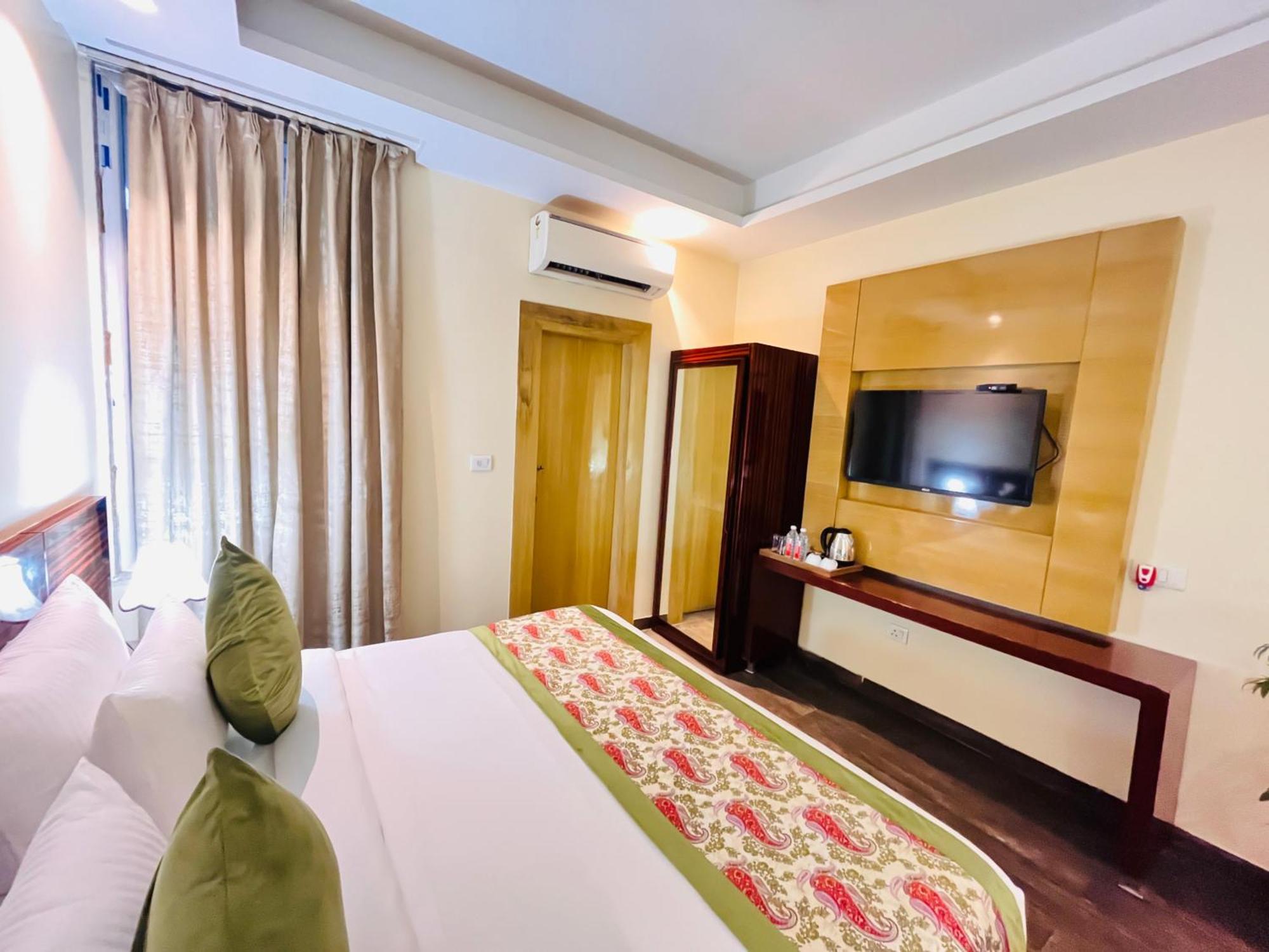 Banz Near Delhi Airport