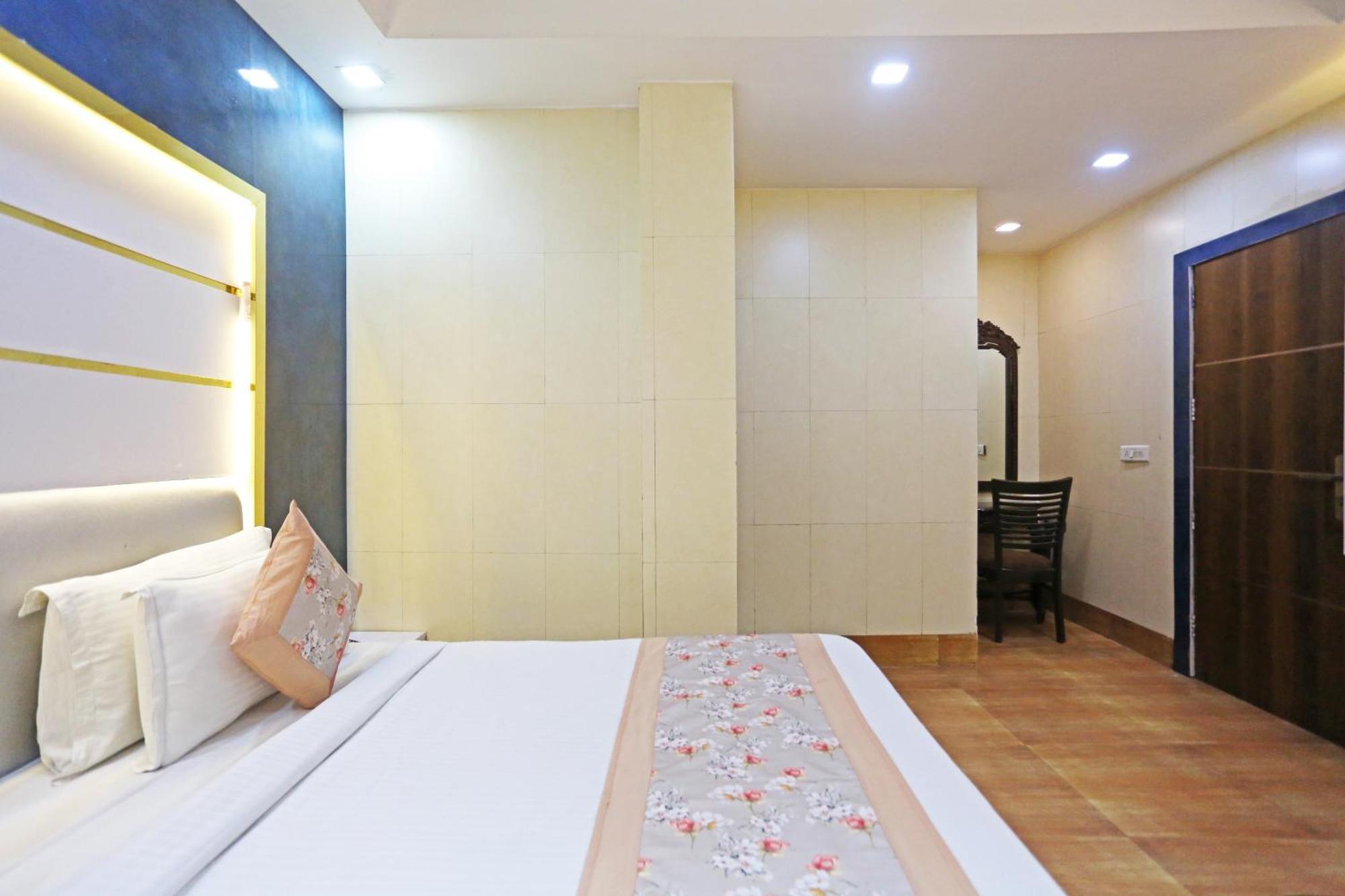 Hotel Preet Palace -5 Mints Walk From Nizamuddin Railway Station