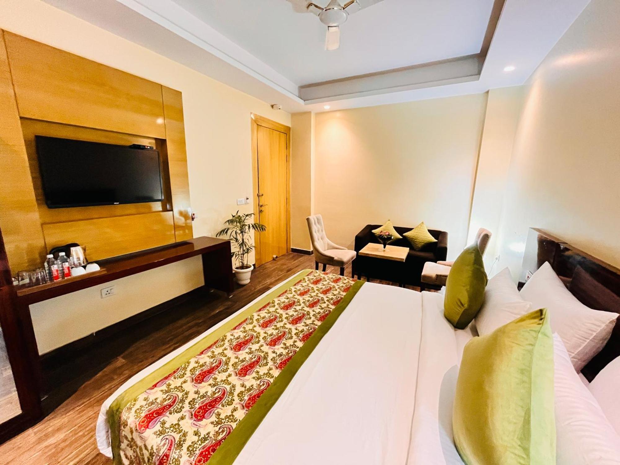Hotel Banz Near Delhi Airport