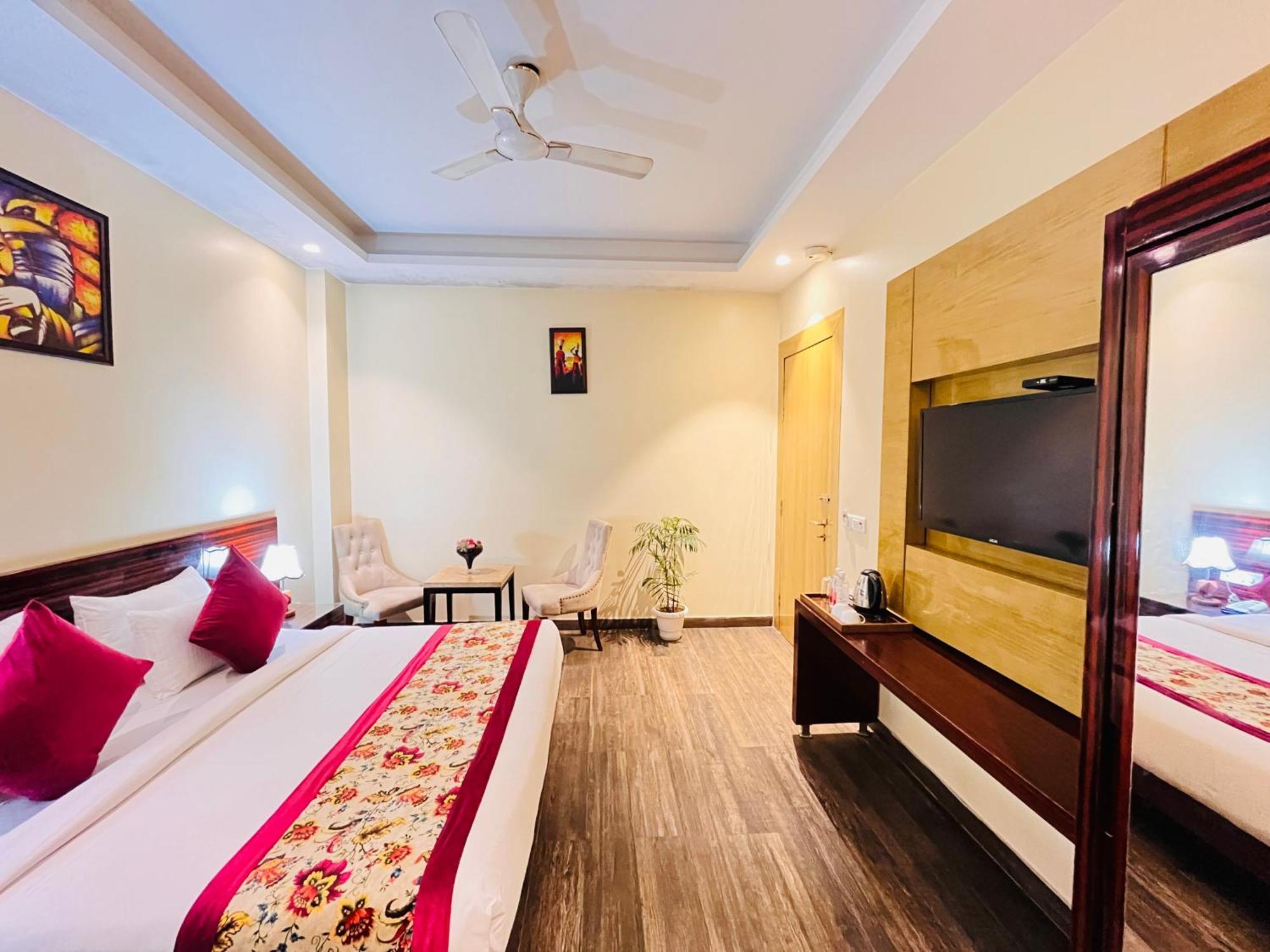 Banz Near Delhi Airport Hotel