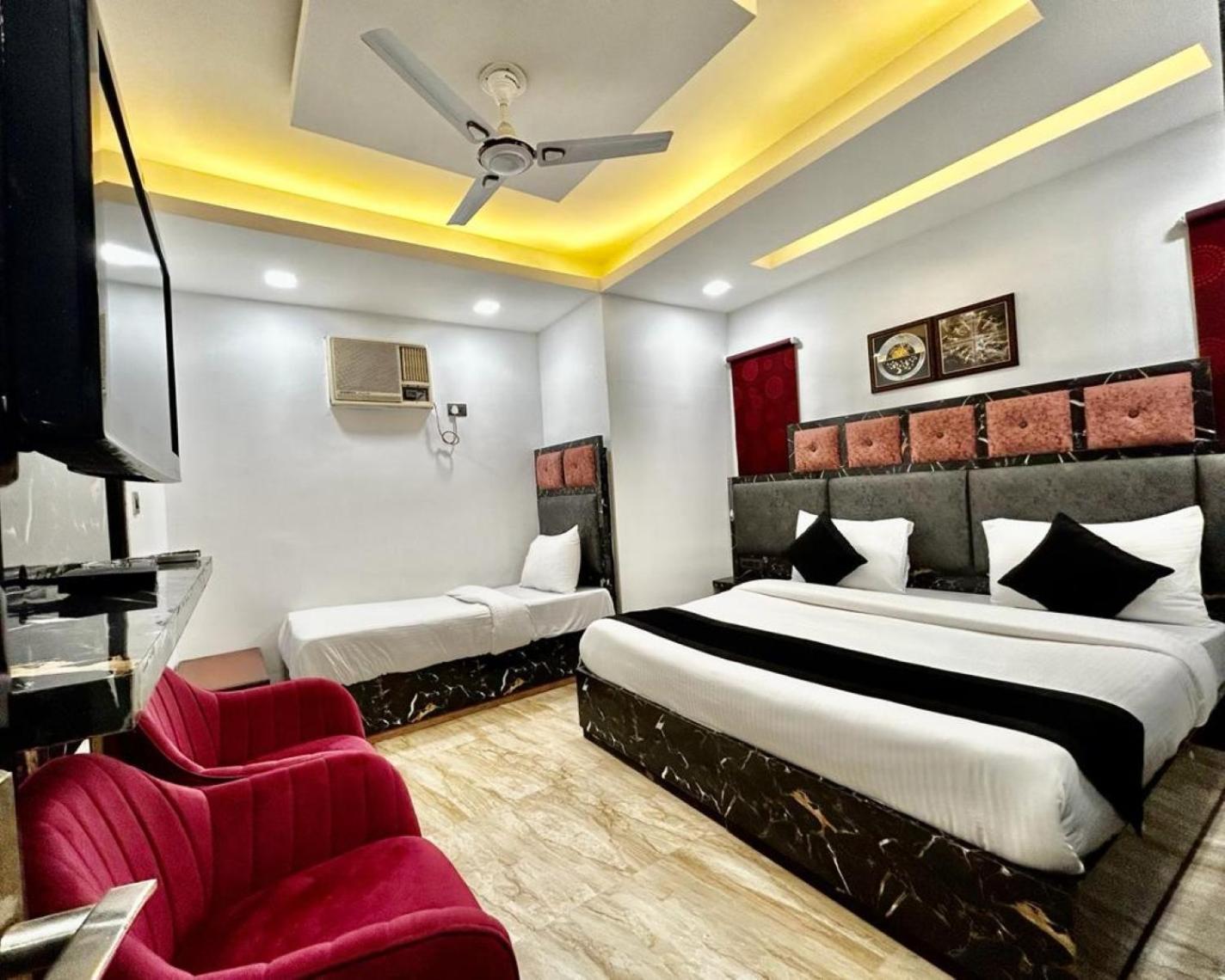 Cosmo - Karol Bagh 3*