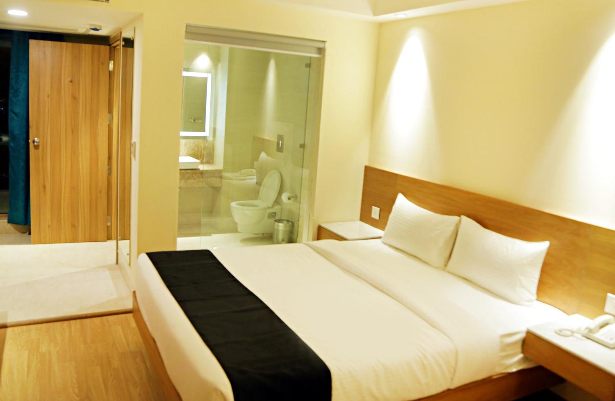 Hotel The Orion Plaza - Nehru Place 4*