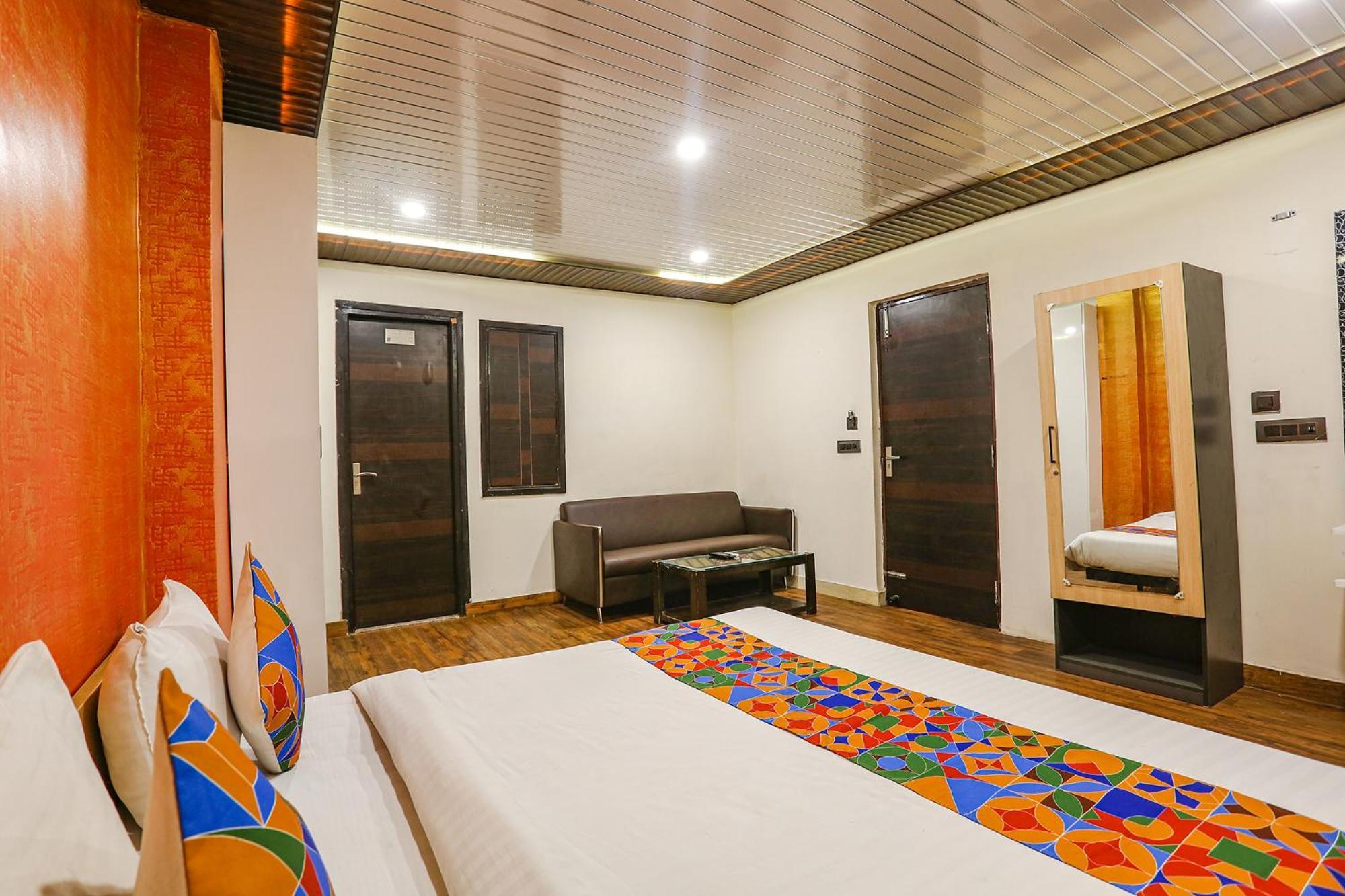 Fabexpress V4 Residency Hotel 3*