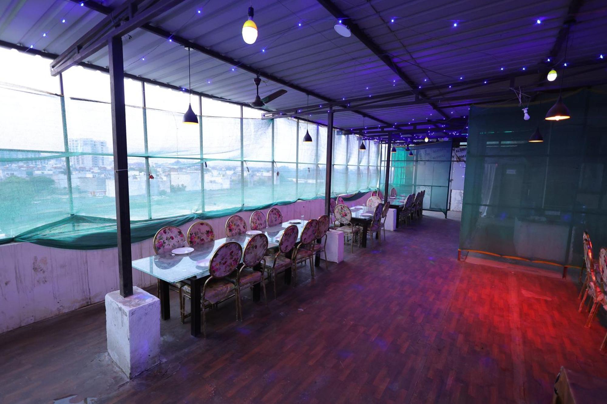 Emporio View - Railway Station - Paharganj Hotel