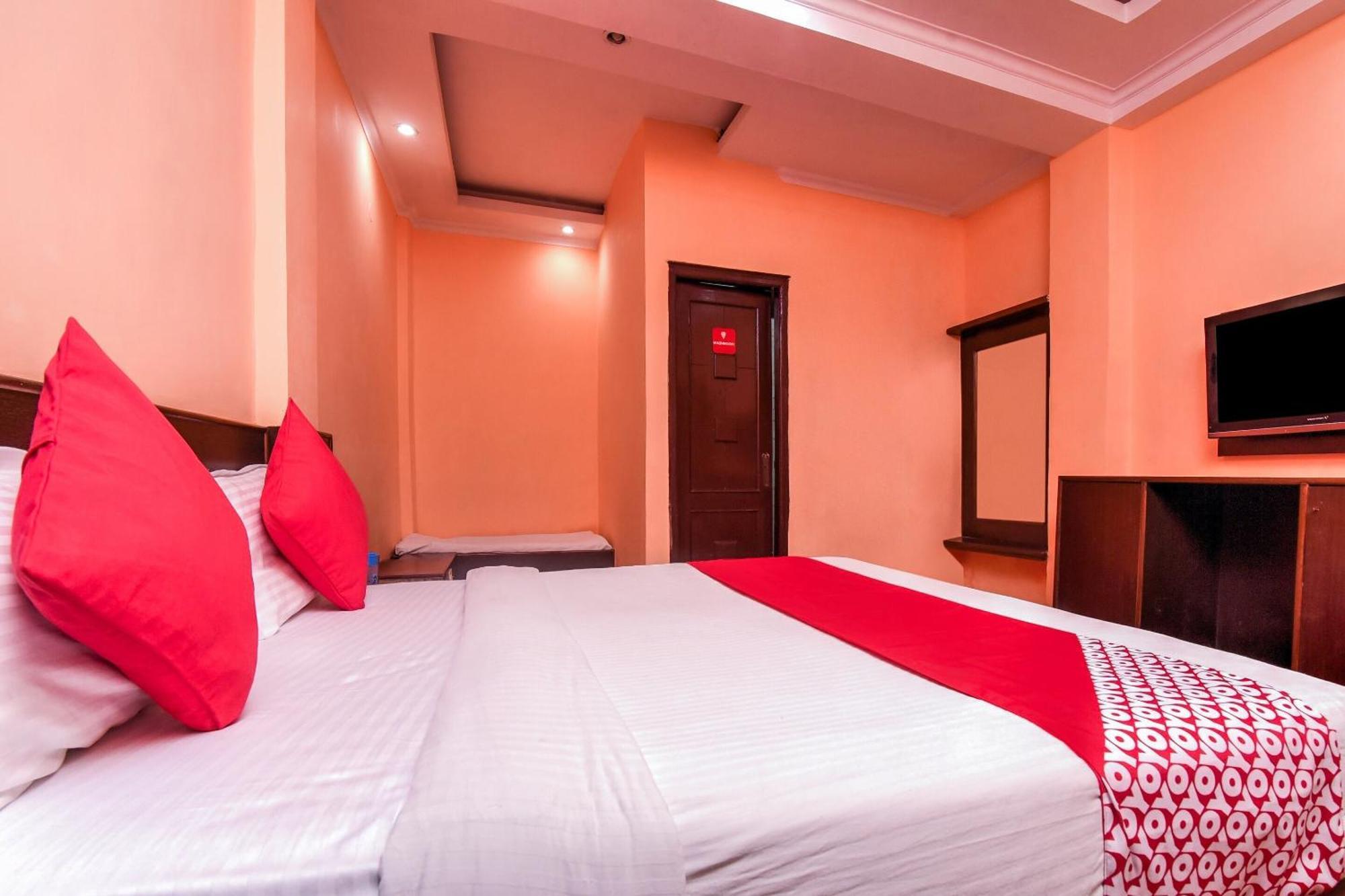 Oyo Flagship 18997 Km International Hotel 3*
