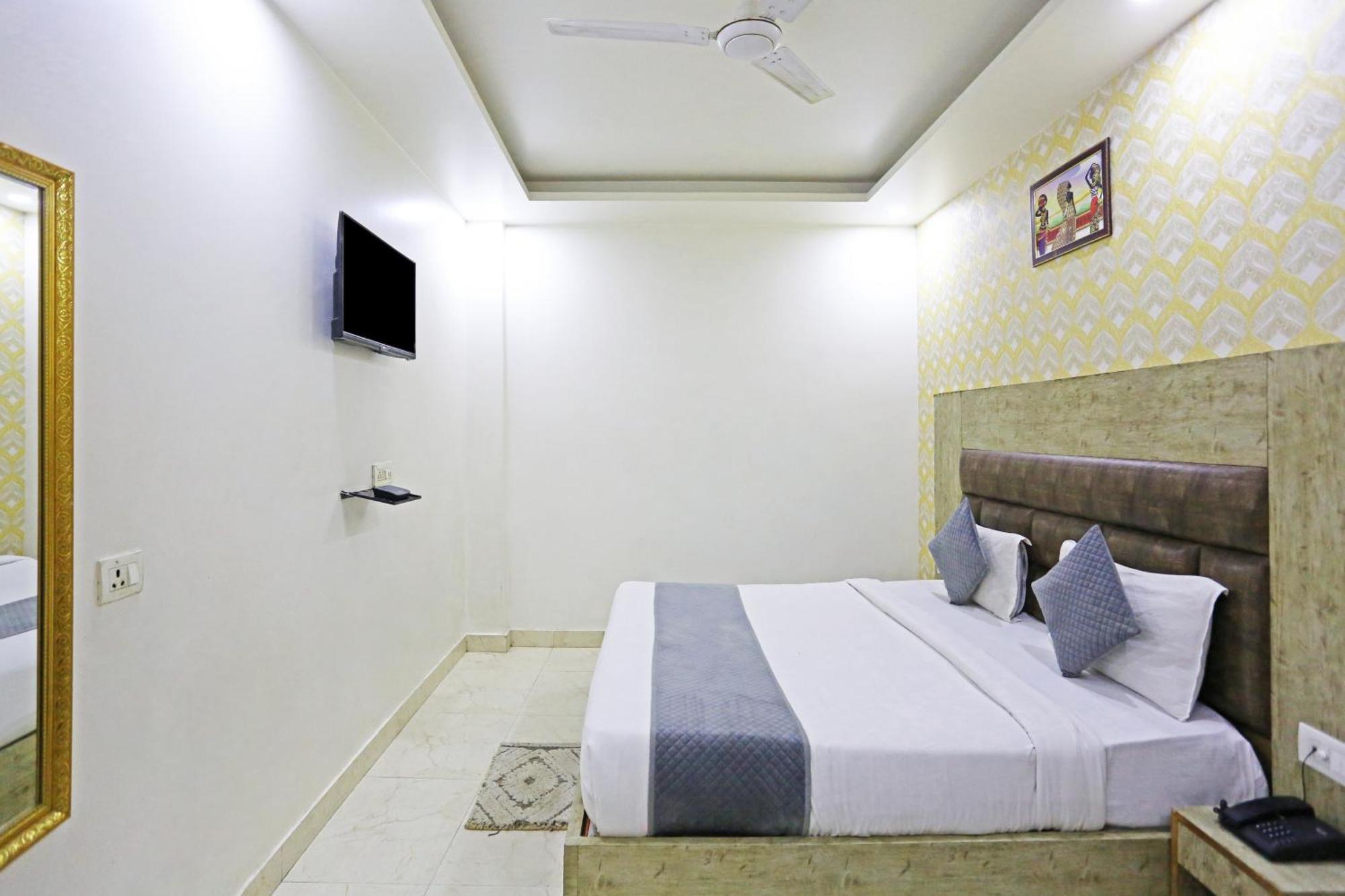 Broadway, Near Delhi Airport, 3*