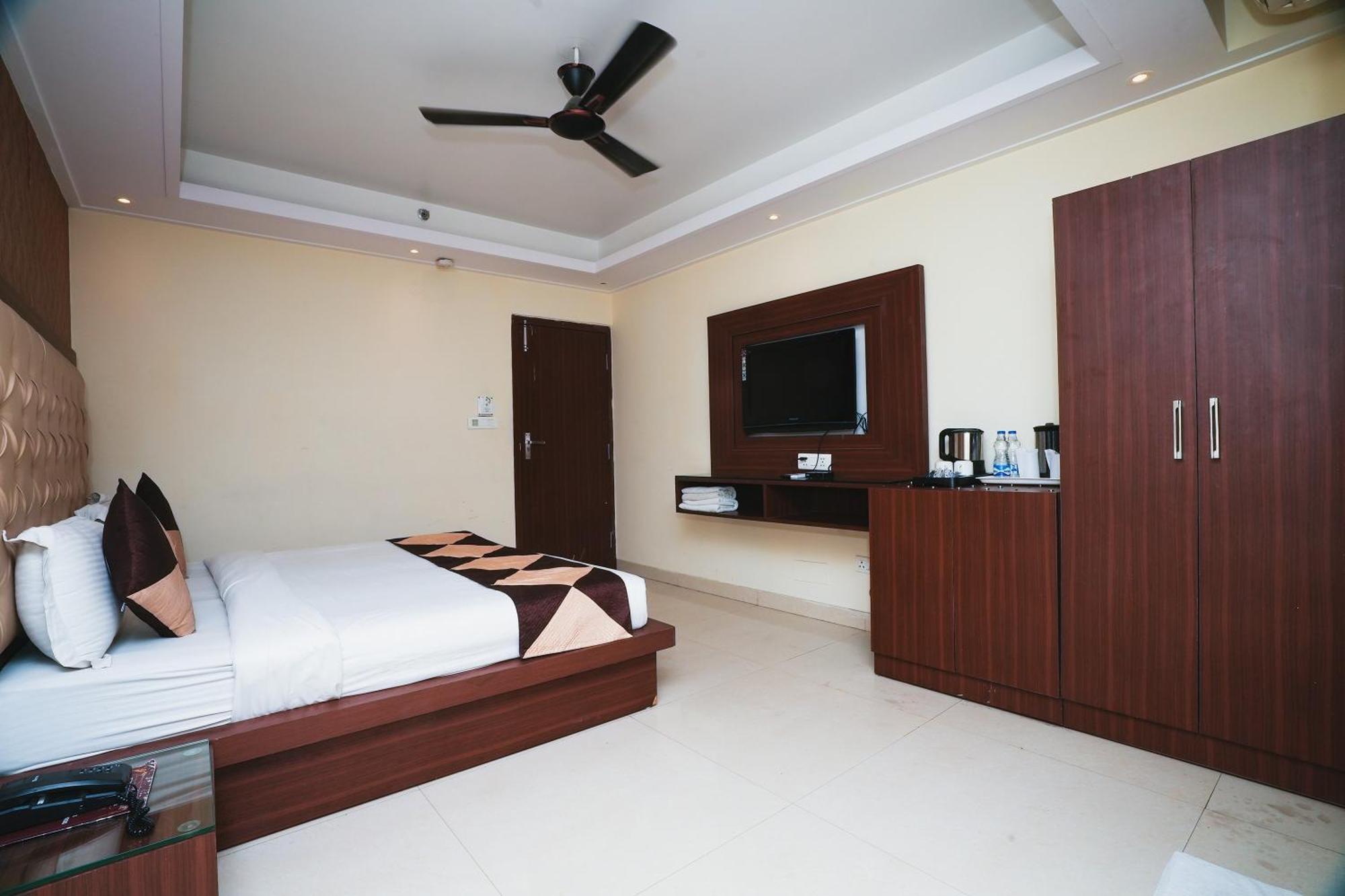 B Continental Hotel Delhi (National Capital Territory of India)