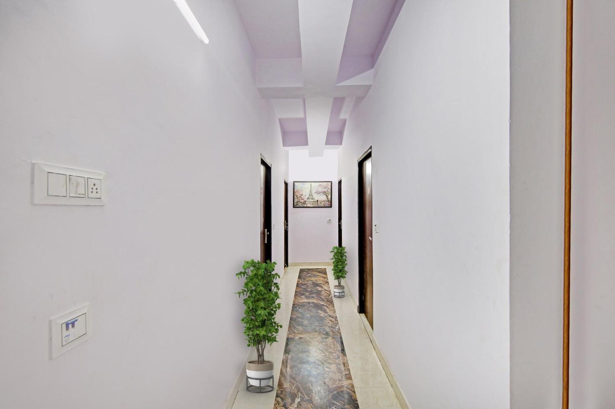Collection O Decent Nest Near Nawada Metro Station New Delhi