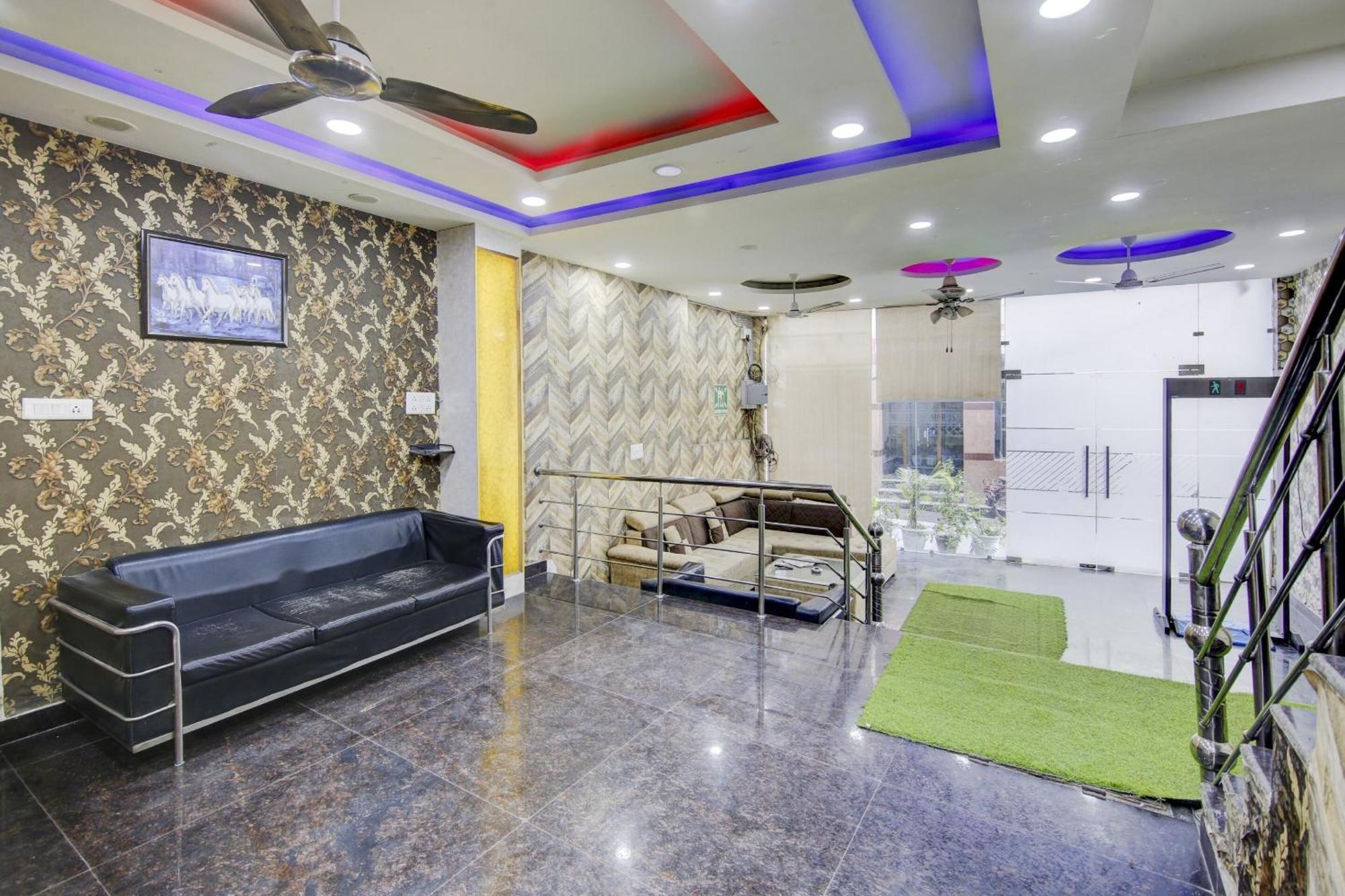 Collection O Golden Blue Near Dwarka Sector 21 Metro Station 3*