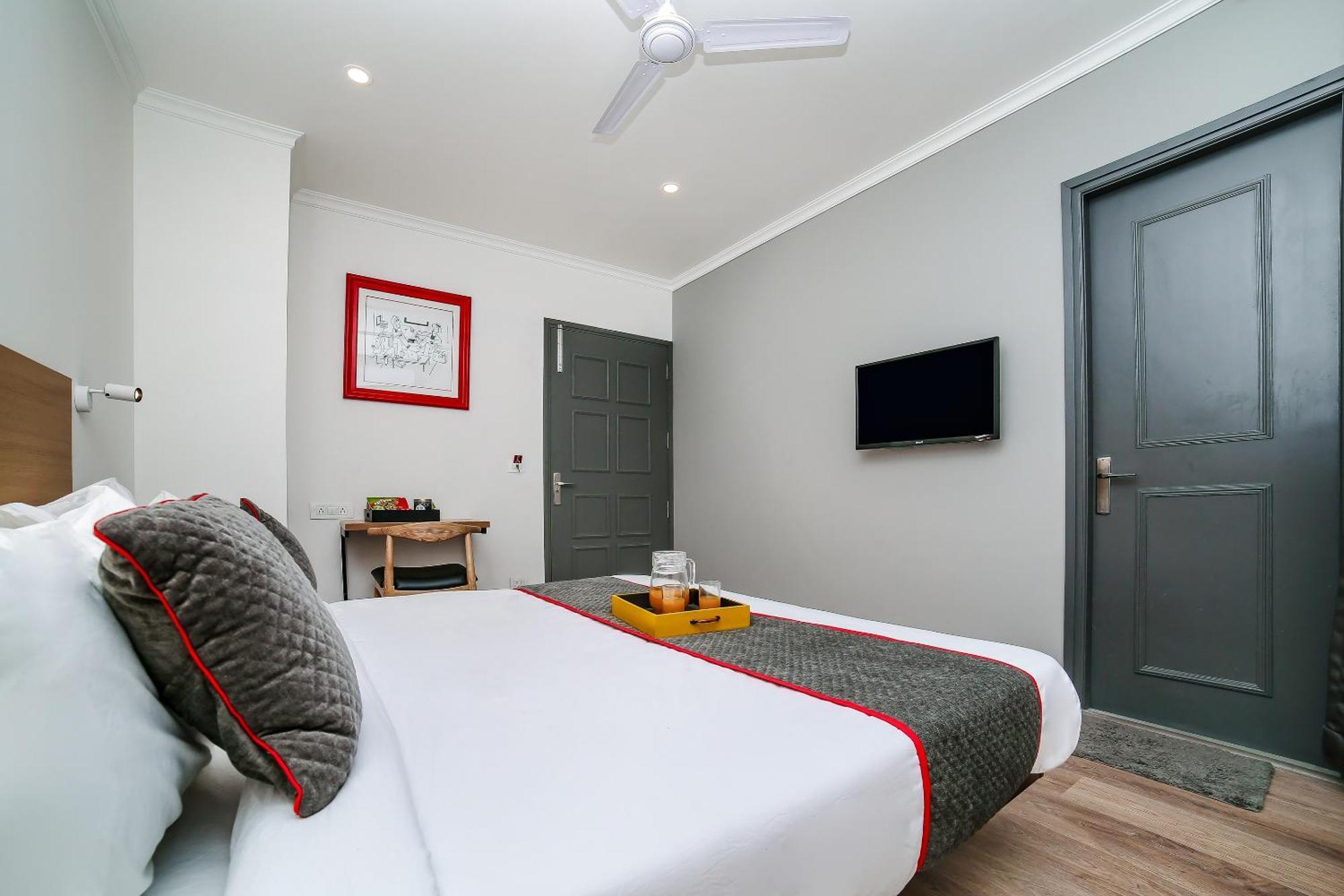Hotel Townhouse Chattarpur Opp. Tivoli Garden Near Chhatarpur Metro Station Nova Deli