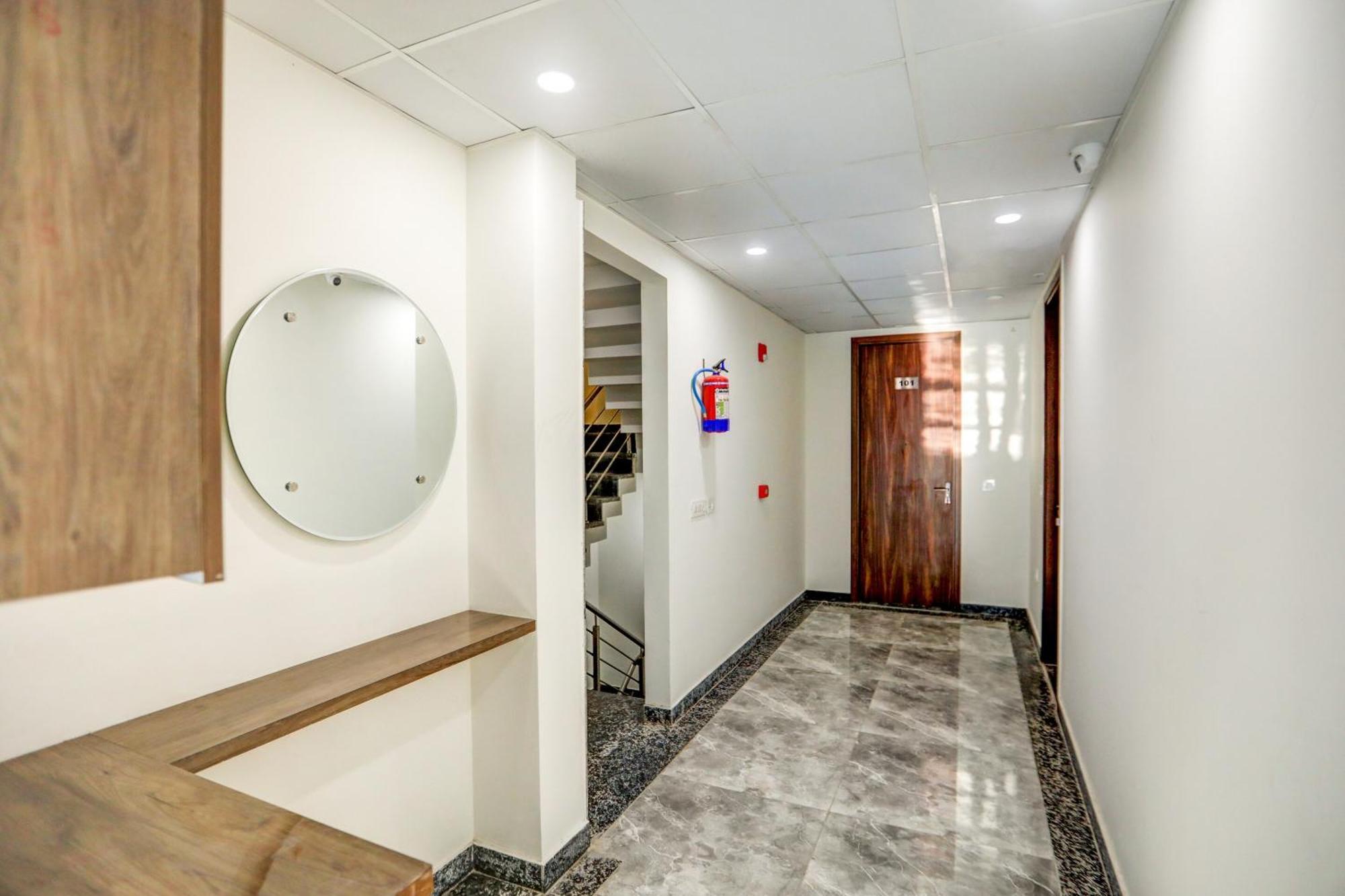 Flagship Happy Hotel 3*