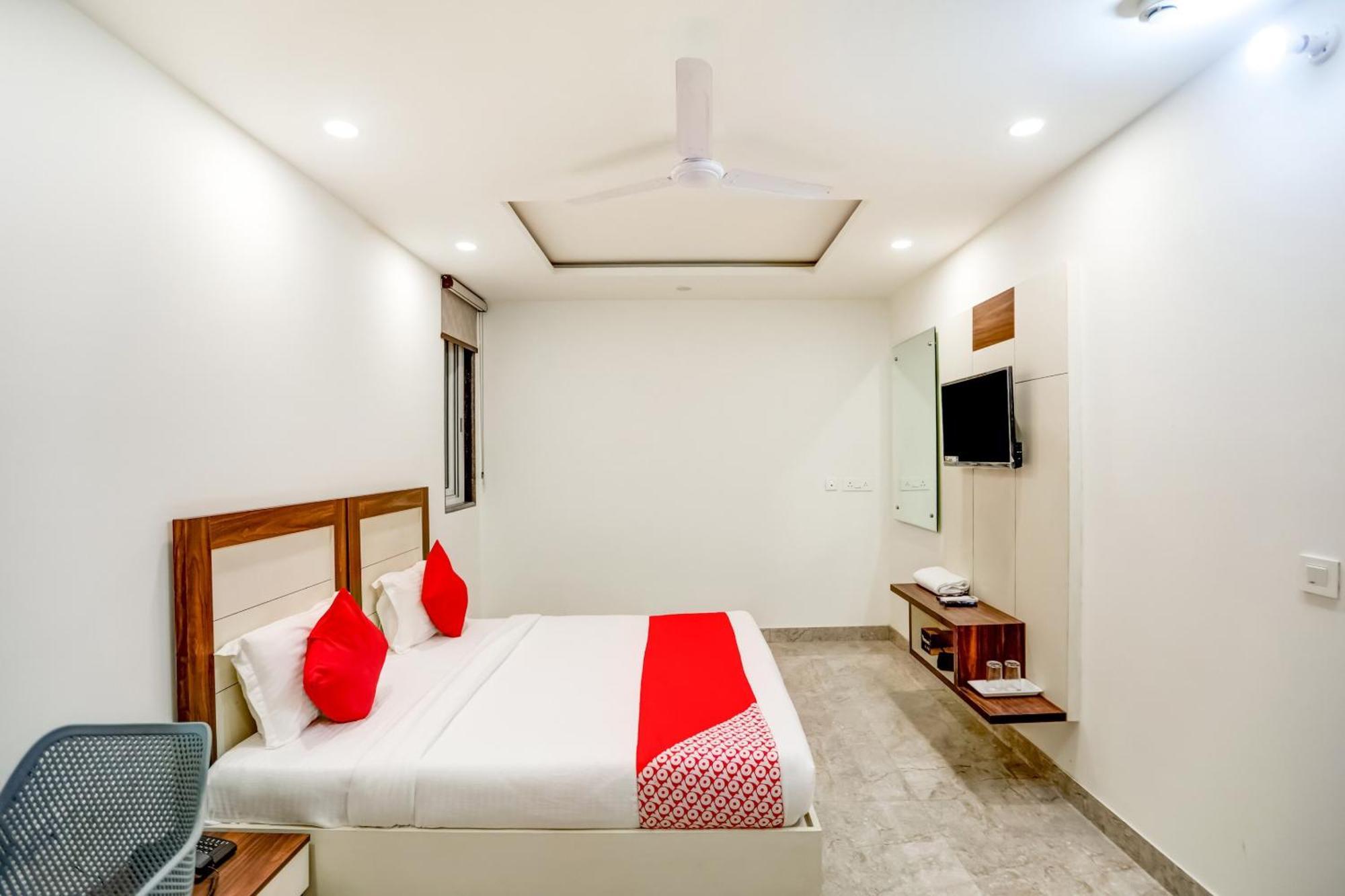 Flagship Happy Hotel