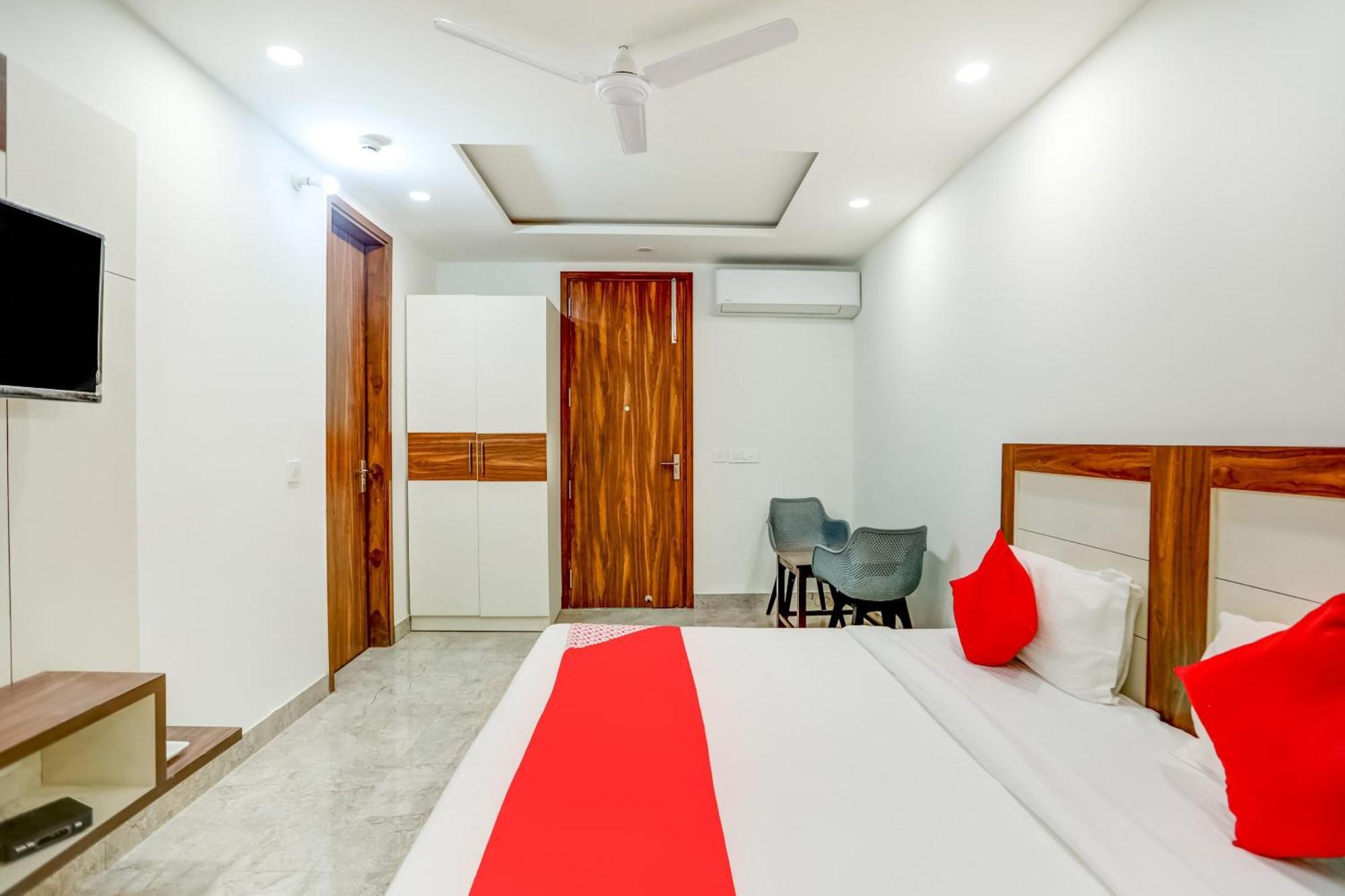 Flagship Happy Hotel