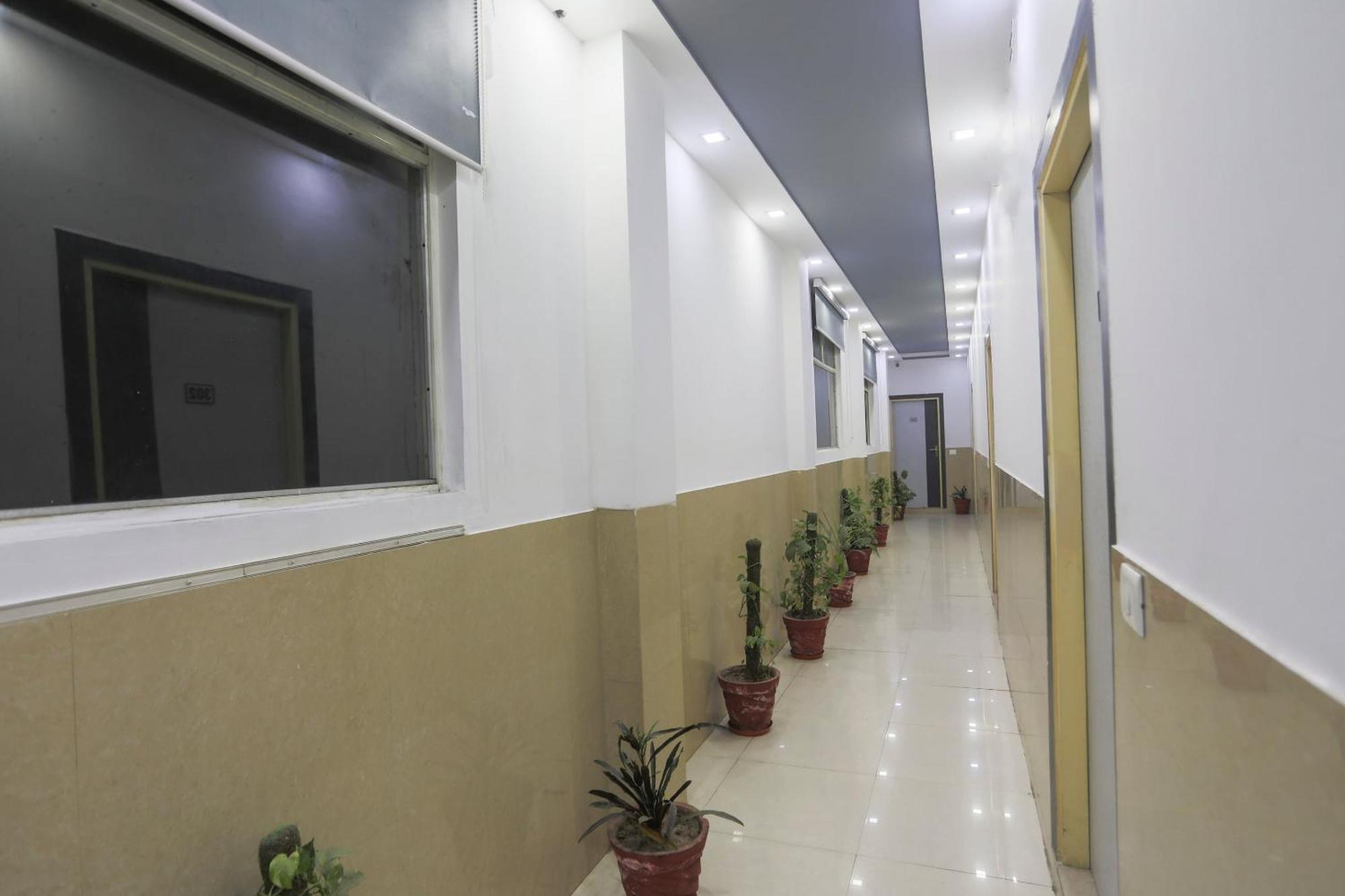 O Cladis Near Mall Of India 3* Kalkaji Devi
