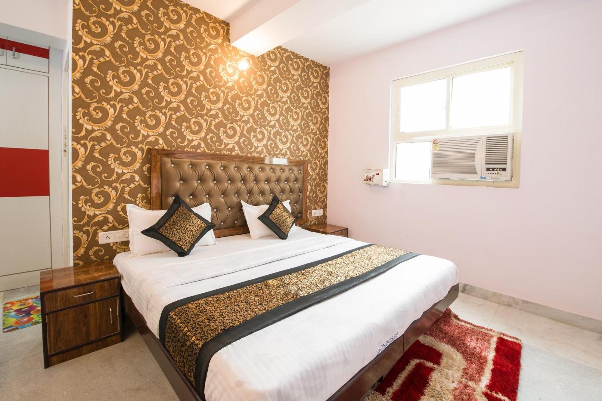 Hotel Oyo Manan Residency Near M2k Cinemas Rohini New Delhi