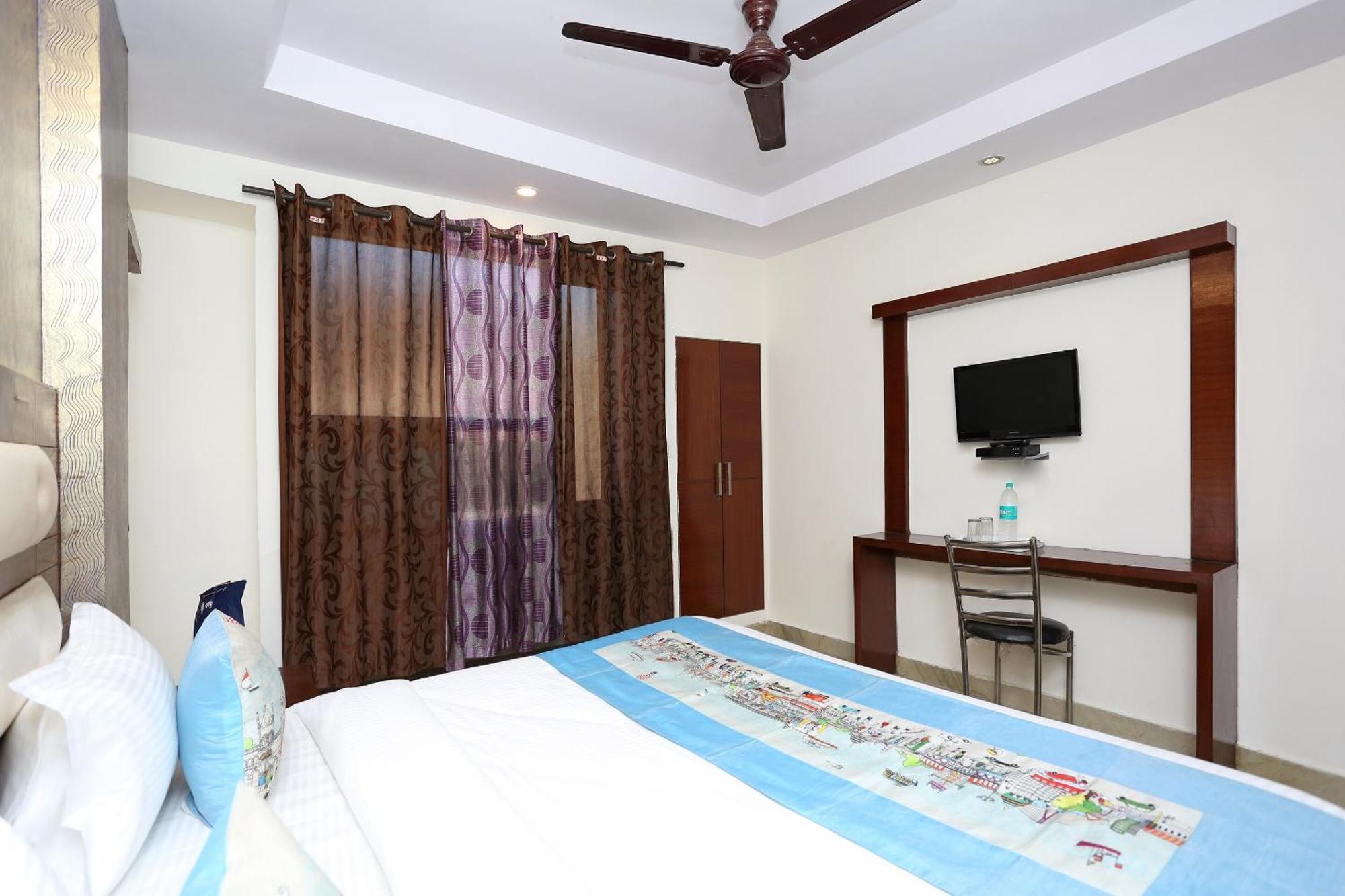Hotel Oyo Repose Near Gurudwara Shri Bangla Sahib
