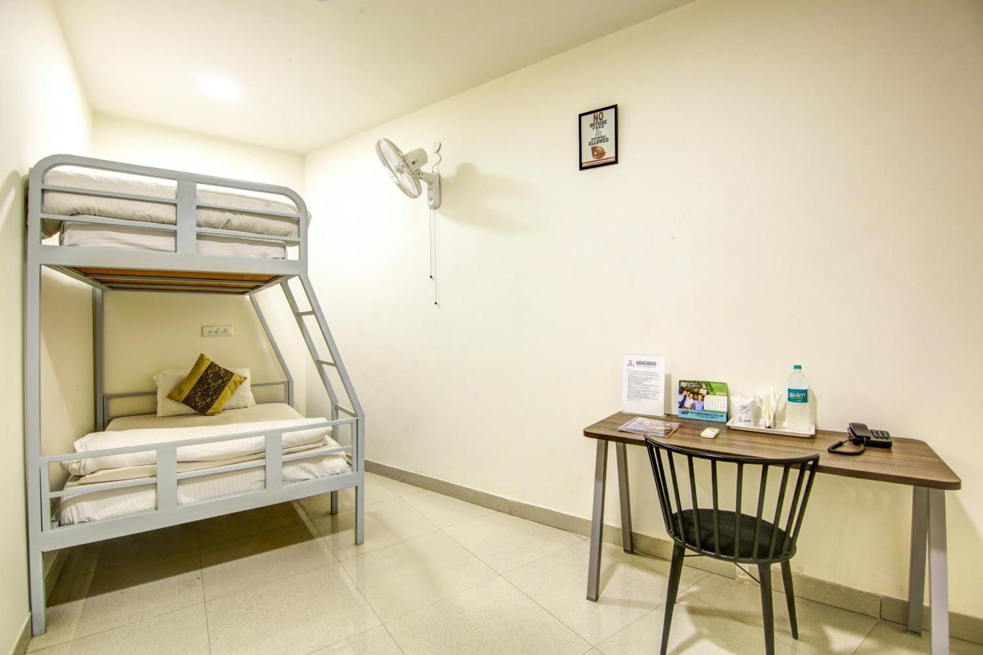 Hotel Gracious By Vishesh & New Delhi
