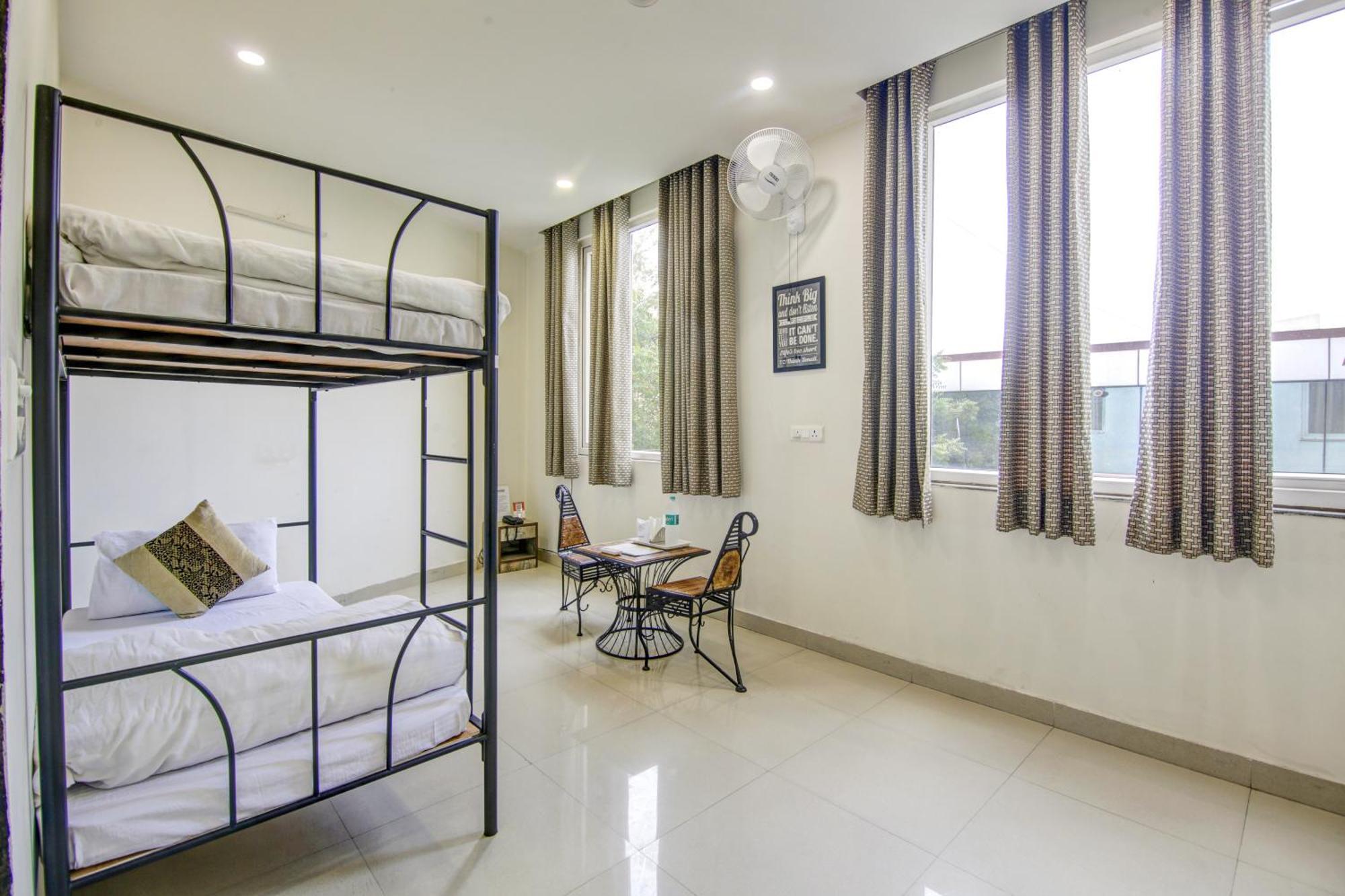Hotel Gracious By Vishesh & 3*