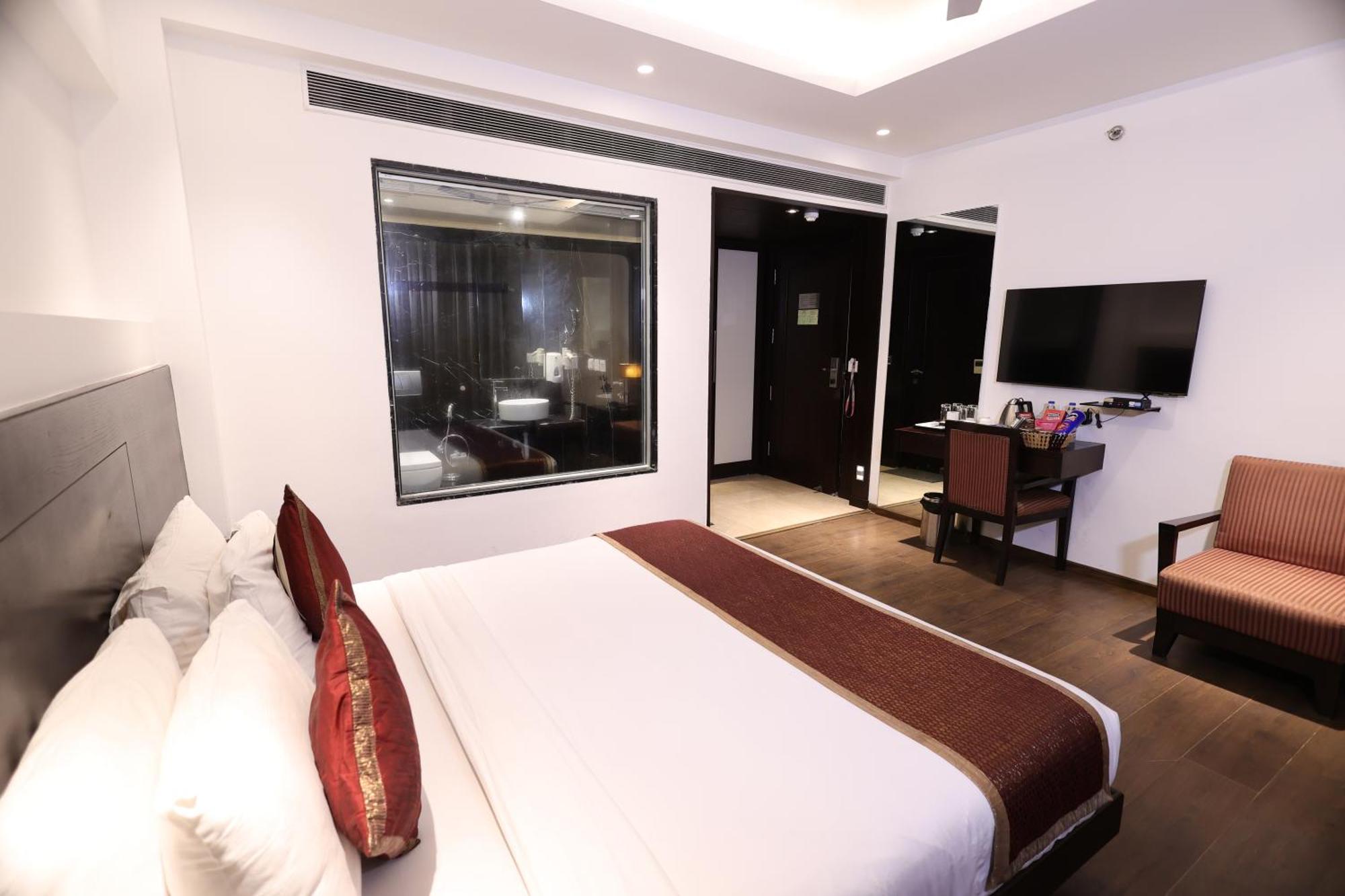 Hotel Godwin Deluxe -Free Airport Pickup -Traveller'S Choice Award Winner 2025 New Delhi