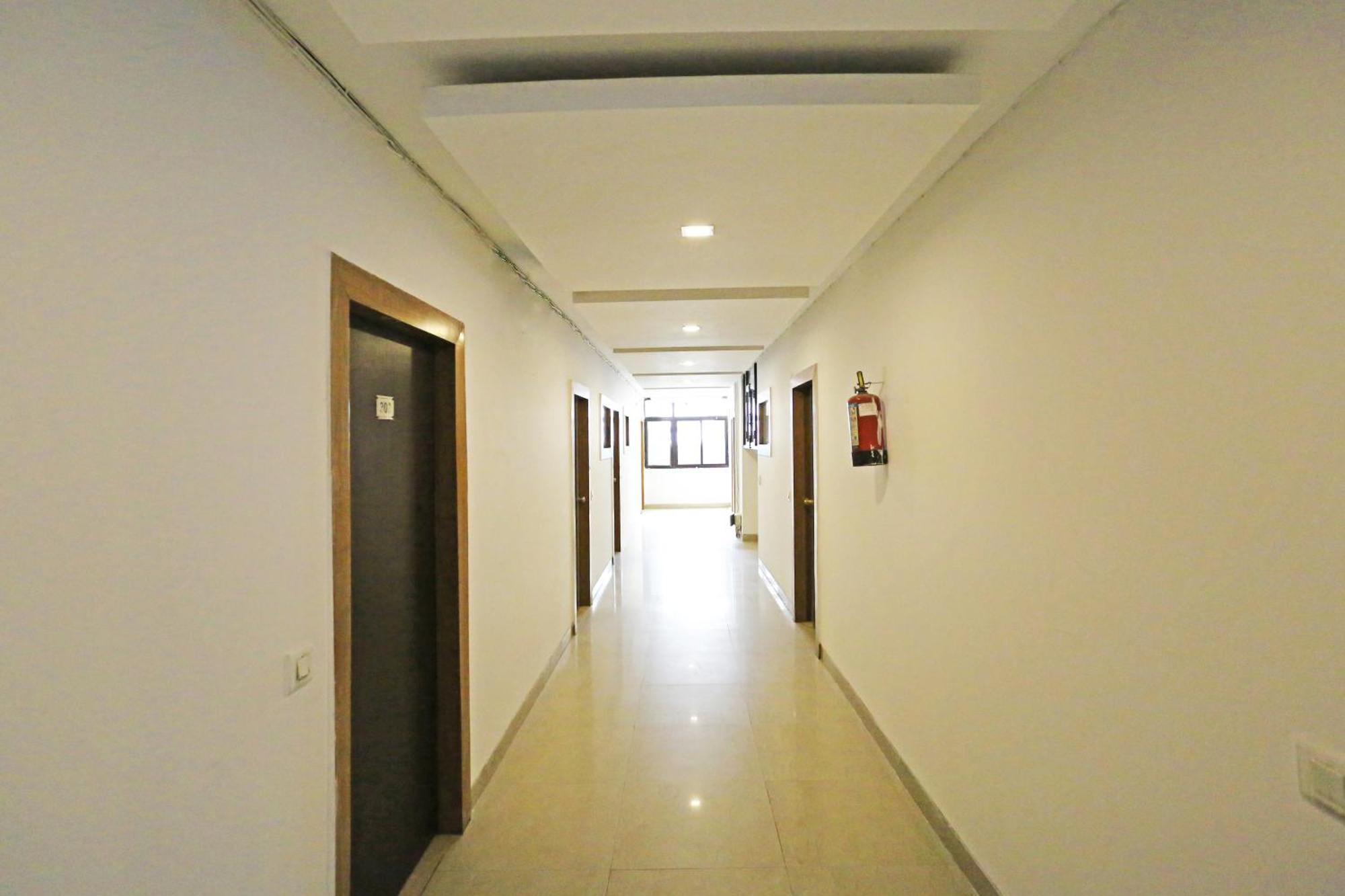 Hotel Ambrosia - Near Delhi Airport Nova Deli