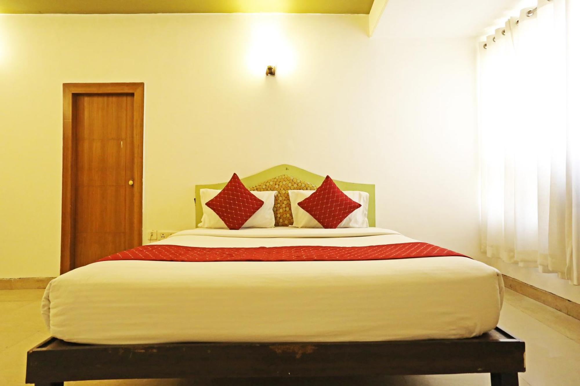 Ambrosia - Near Delhi Airport 3*