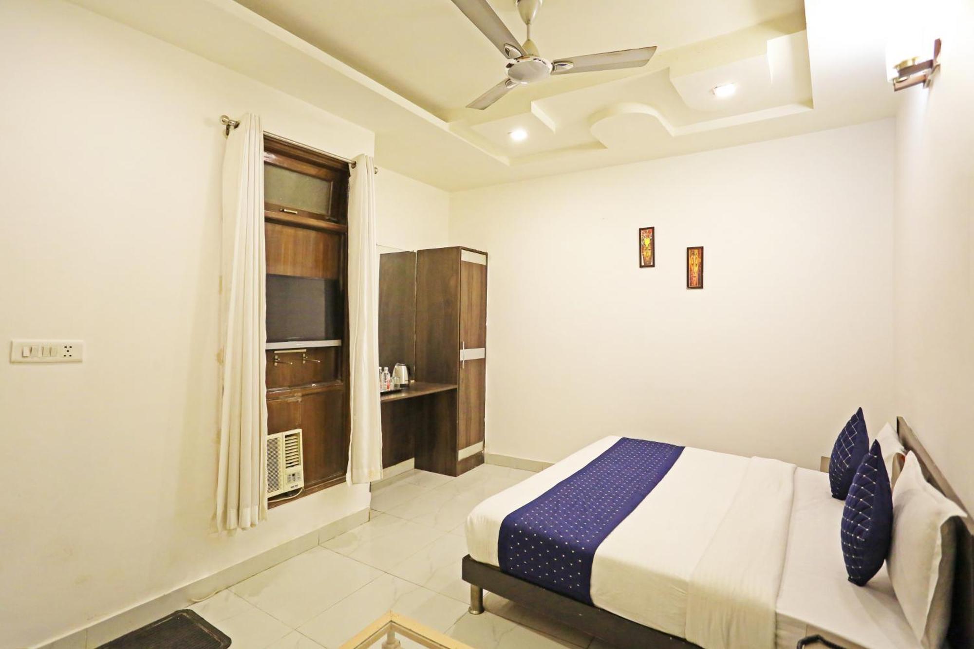 Hotel Ambrosia - Near Delhi Airport Nova Deli