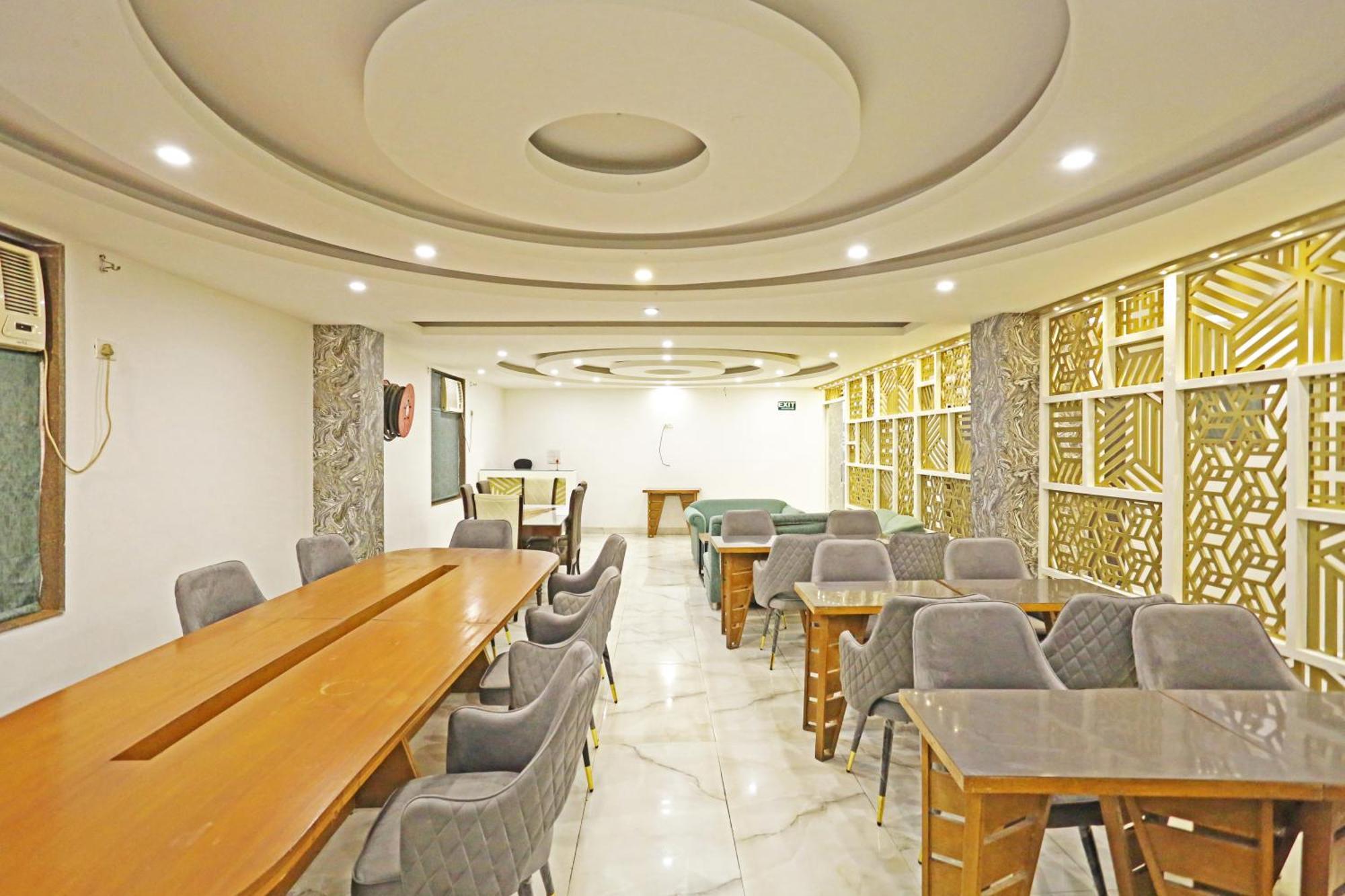 Ambrosia - Near Delhi Airport Hotel 3*