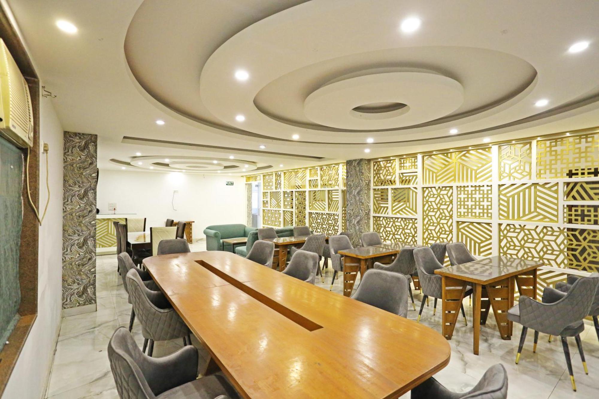 Hotel Ambrosia - Near Delhi Airport Nova Deli