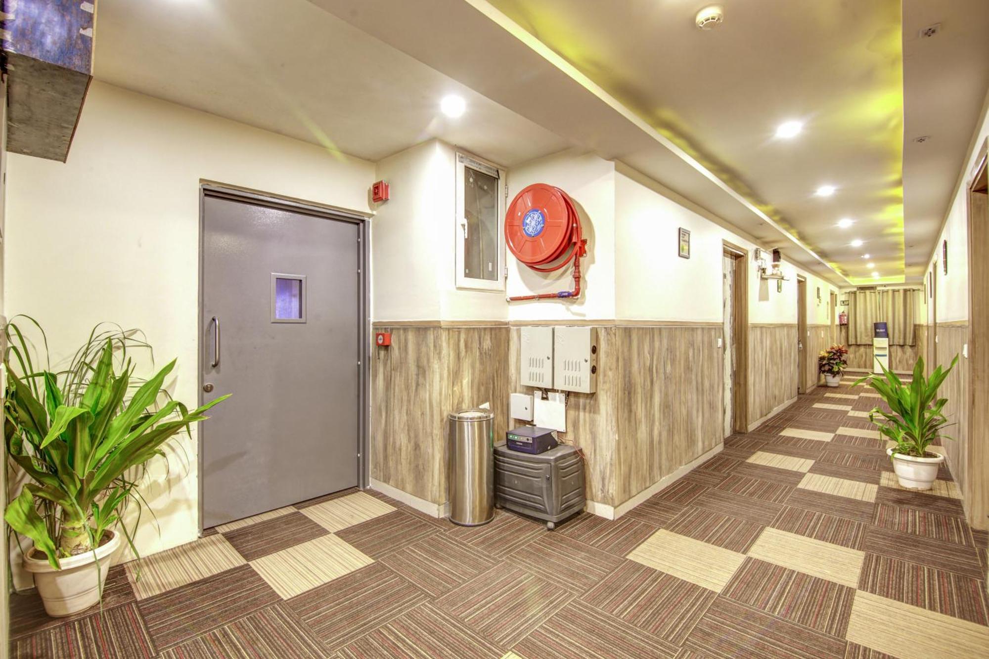 Hotel Gracious By Vishesh & New Delhi