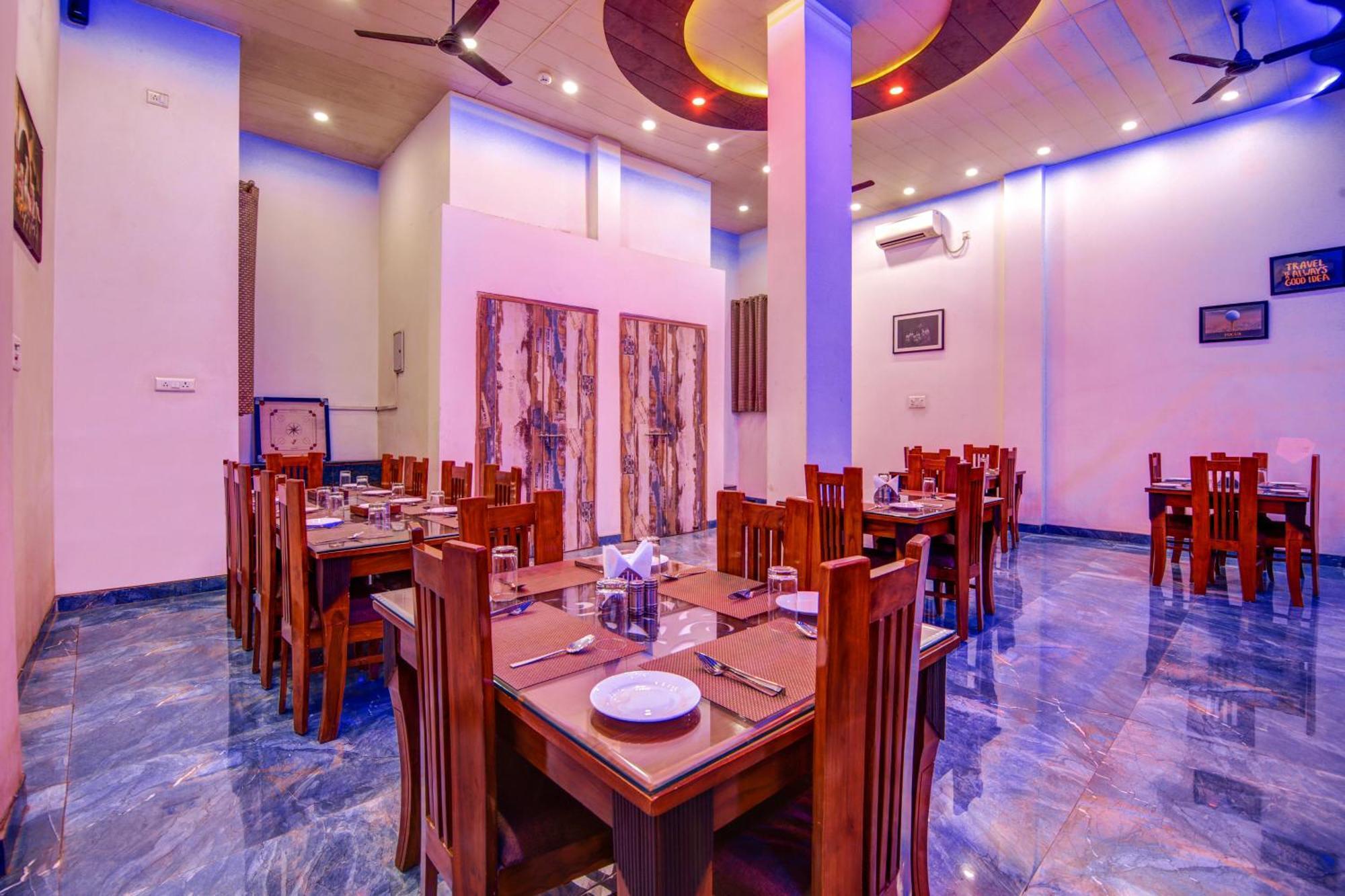 Hotel Gracious By Vishesh & New Delhi