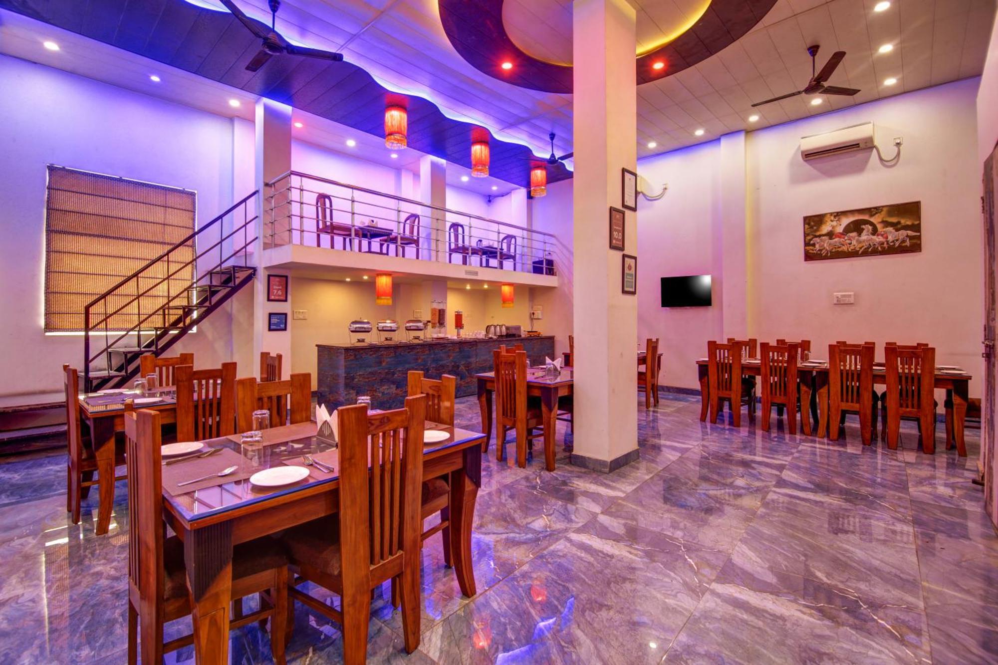 Hotel Gracious By Vishesh & New Delhi