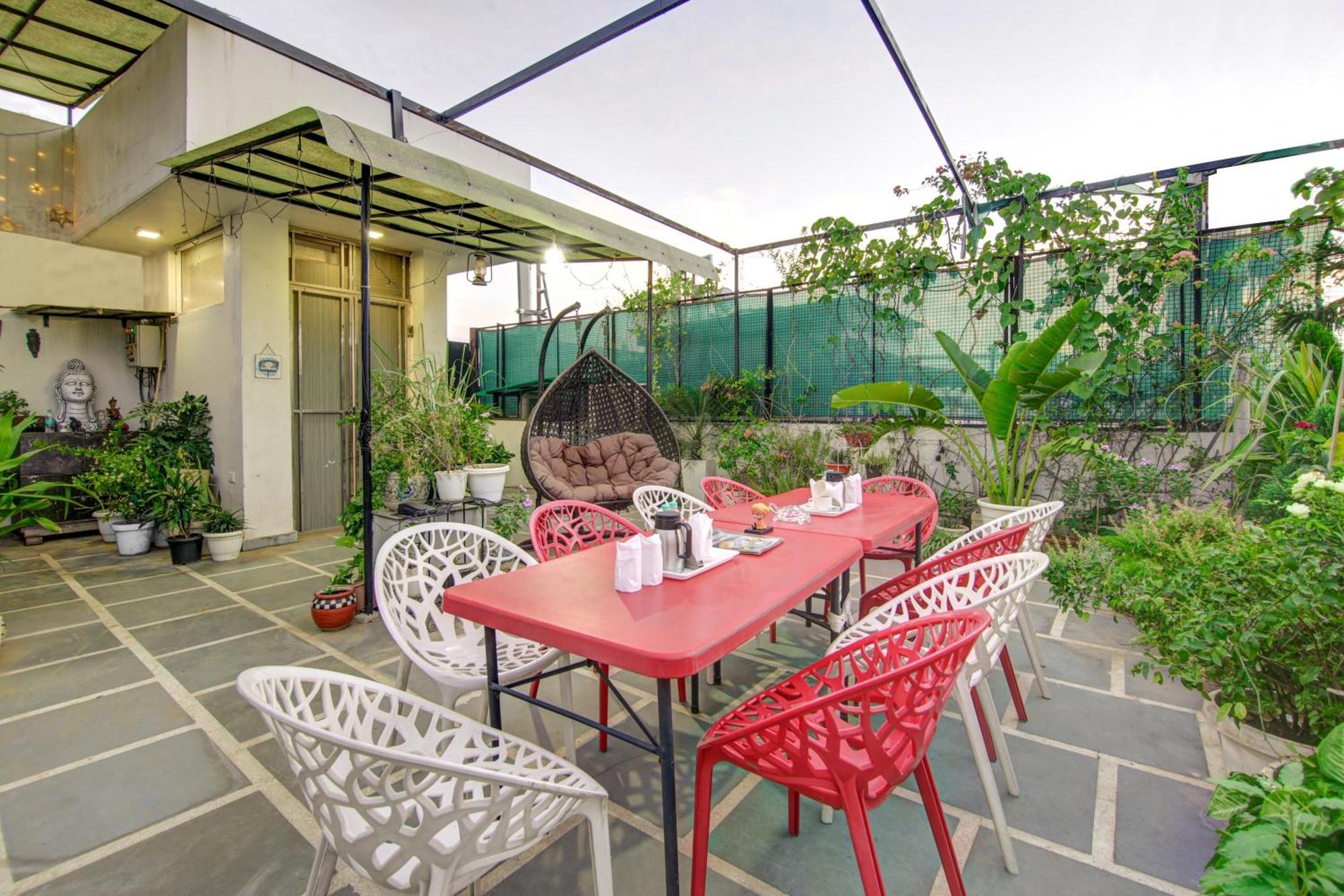 Gracious By Vishesh & Hotel