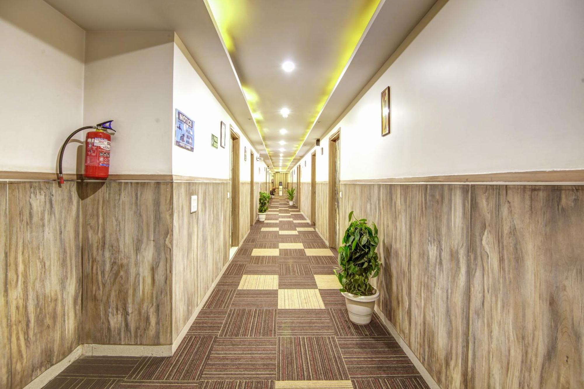Hotel Gracious By Vishesh &